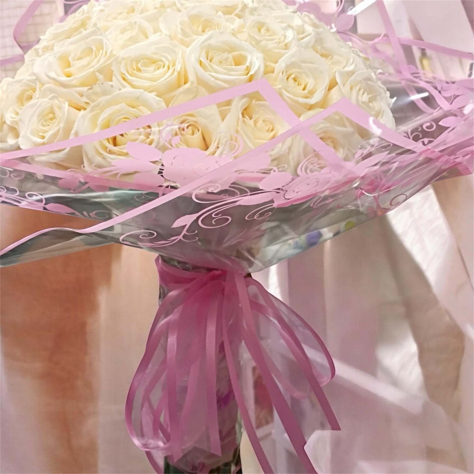 50 beautiful Roses , in a combination of white roses with pink