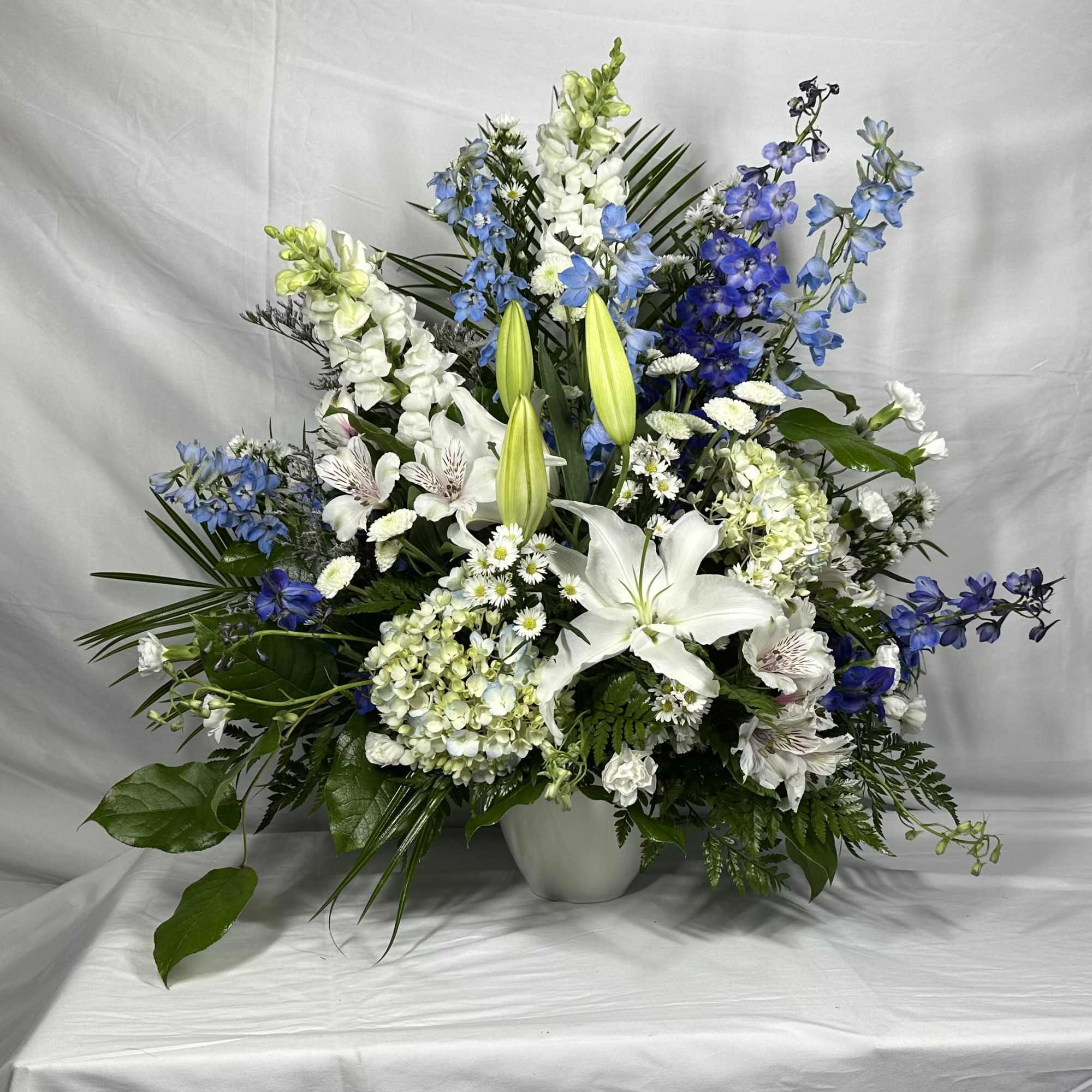 A stunning gift, or a special tribute, this beautiful Leary's Flowers exclusive