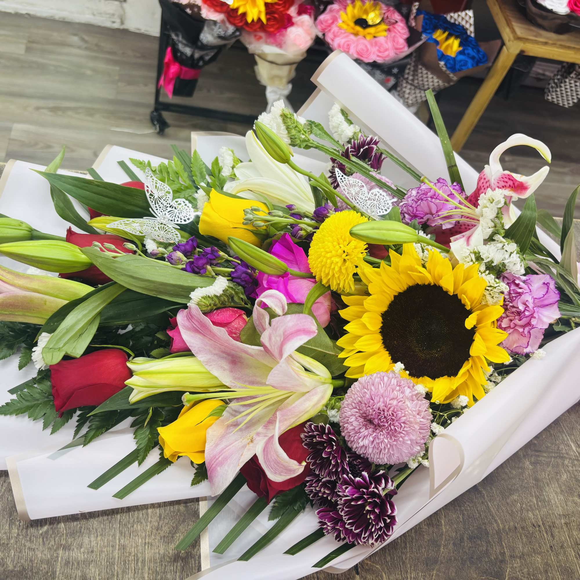 Comes with variety of mixed flowers roses , lilys , sunflower 