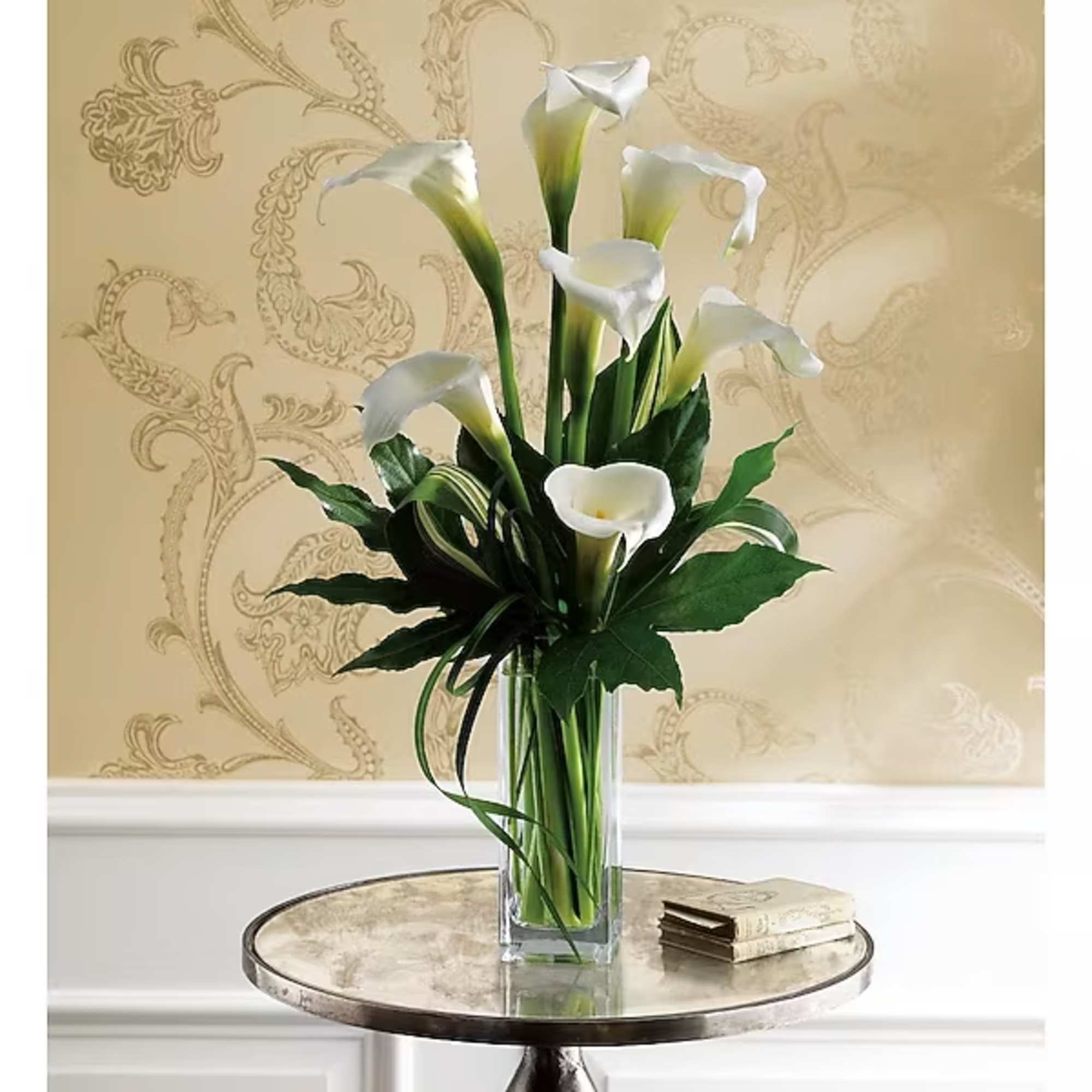 Your fair lady will love you for sending her this stunning arrangement.