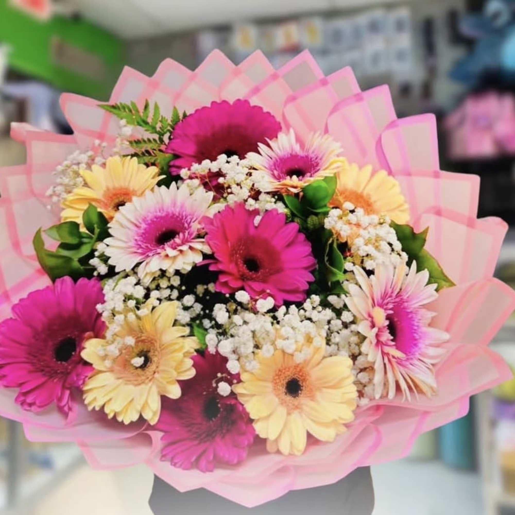8 Gerberas (Colors will vary depending on supply)
Paper pink (Designs on paper