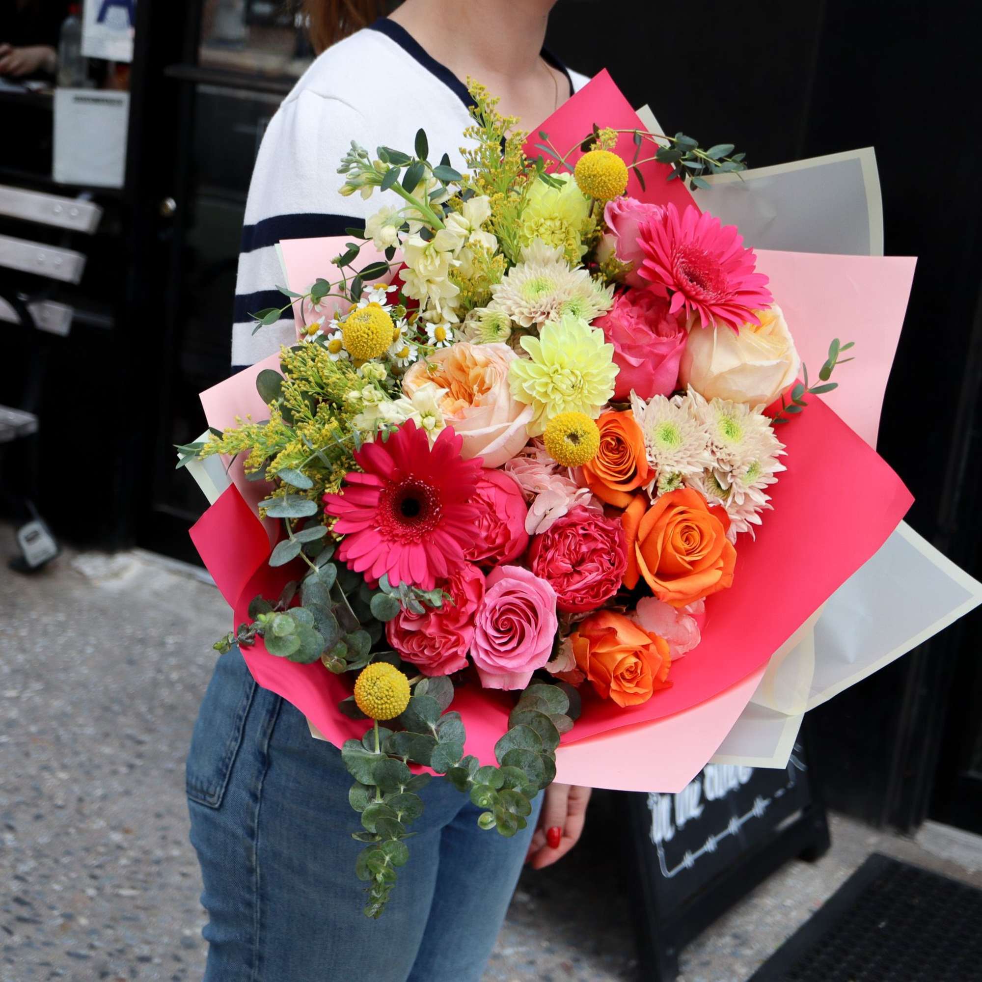 Summer Fling
Bursting with bold pinks, fiery oranges, and pops of sunny yellow