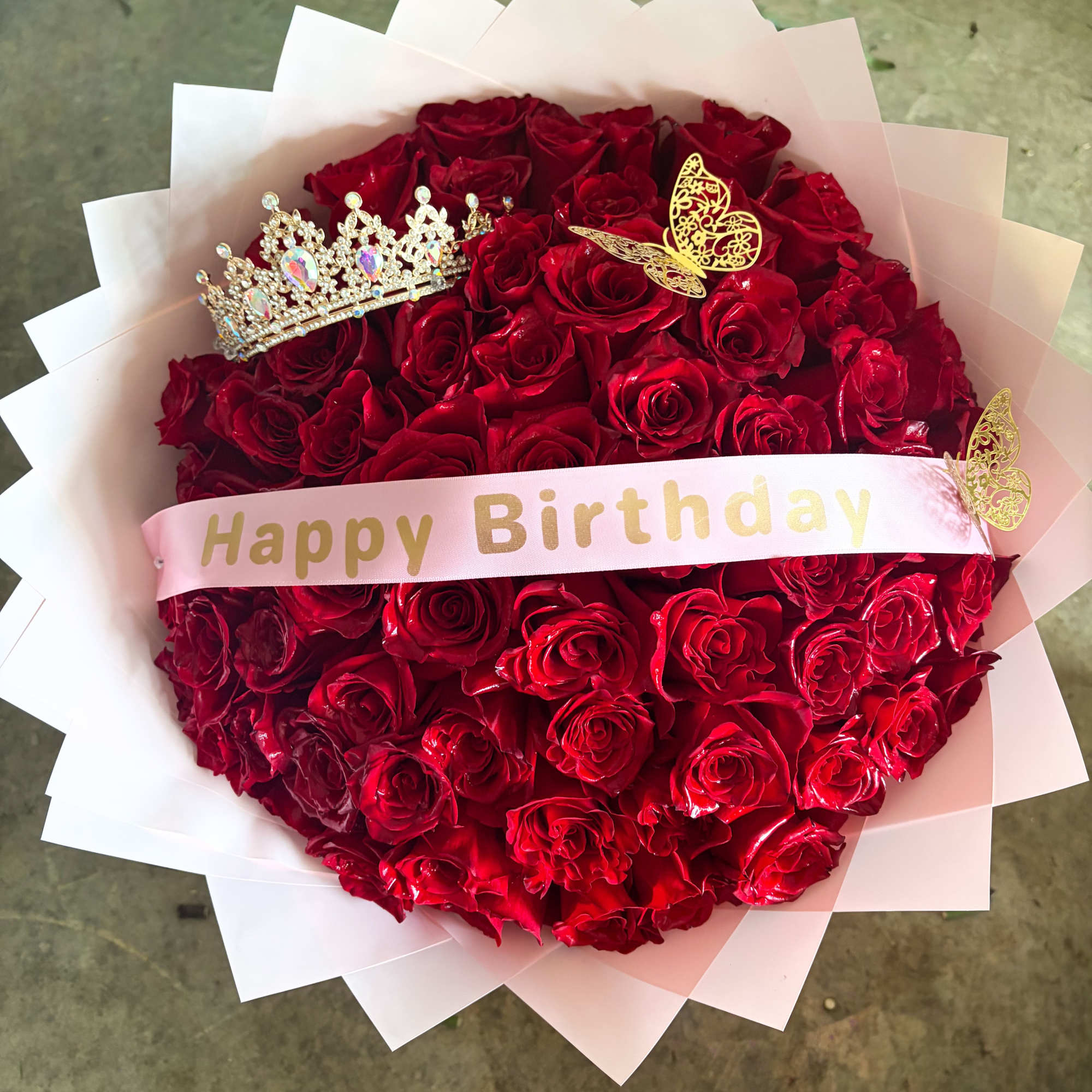 Indulge in the exquisite beauty of our Lavish Bouquet, showcasing a stunning