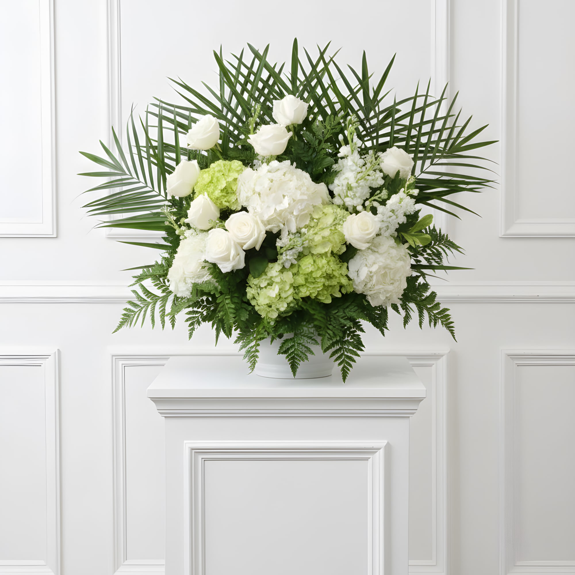 This arrangement stands approximately 3&rsquo; in height and is a one sided