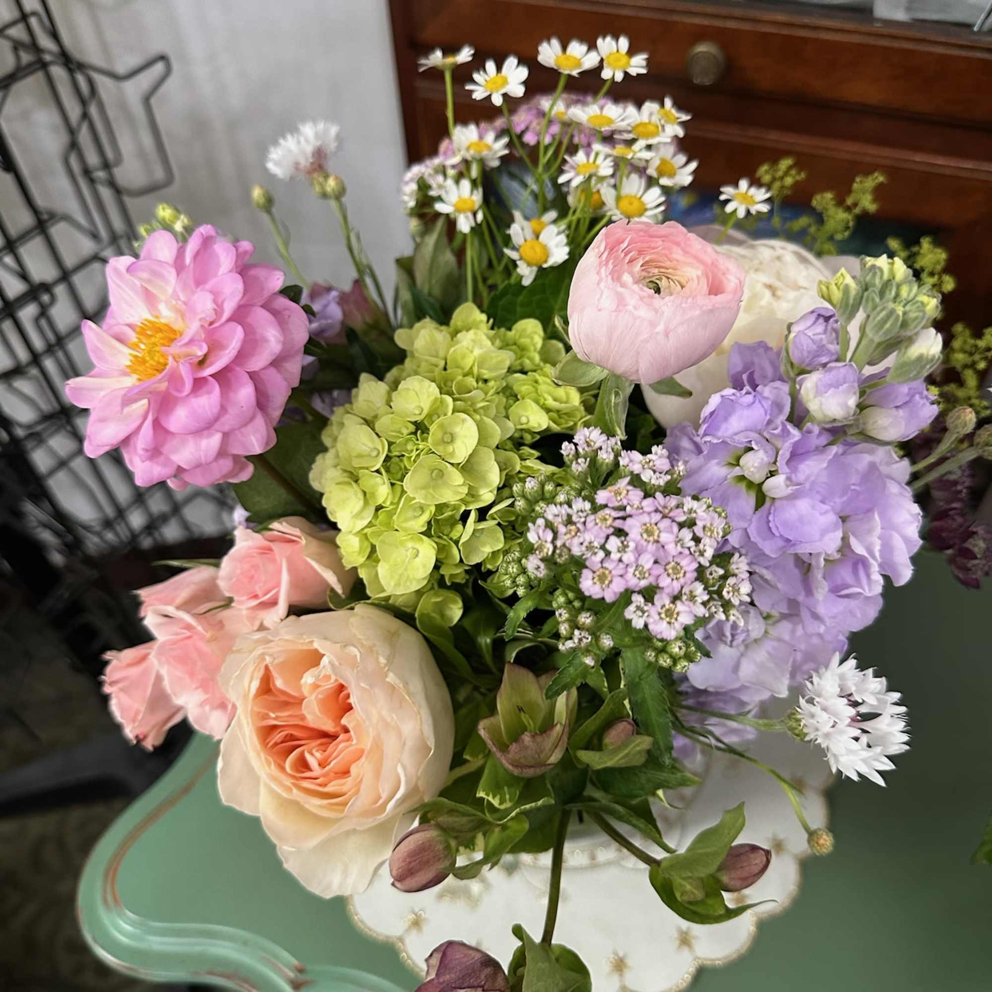 Seasonal Flowers, Roses, Peonies (Seasonal), Ranunculus(Seasonal),  Daisies, Helleborus,  Spray Roses