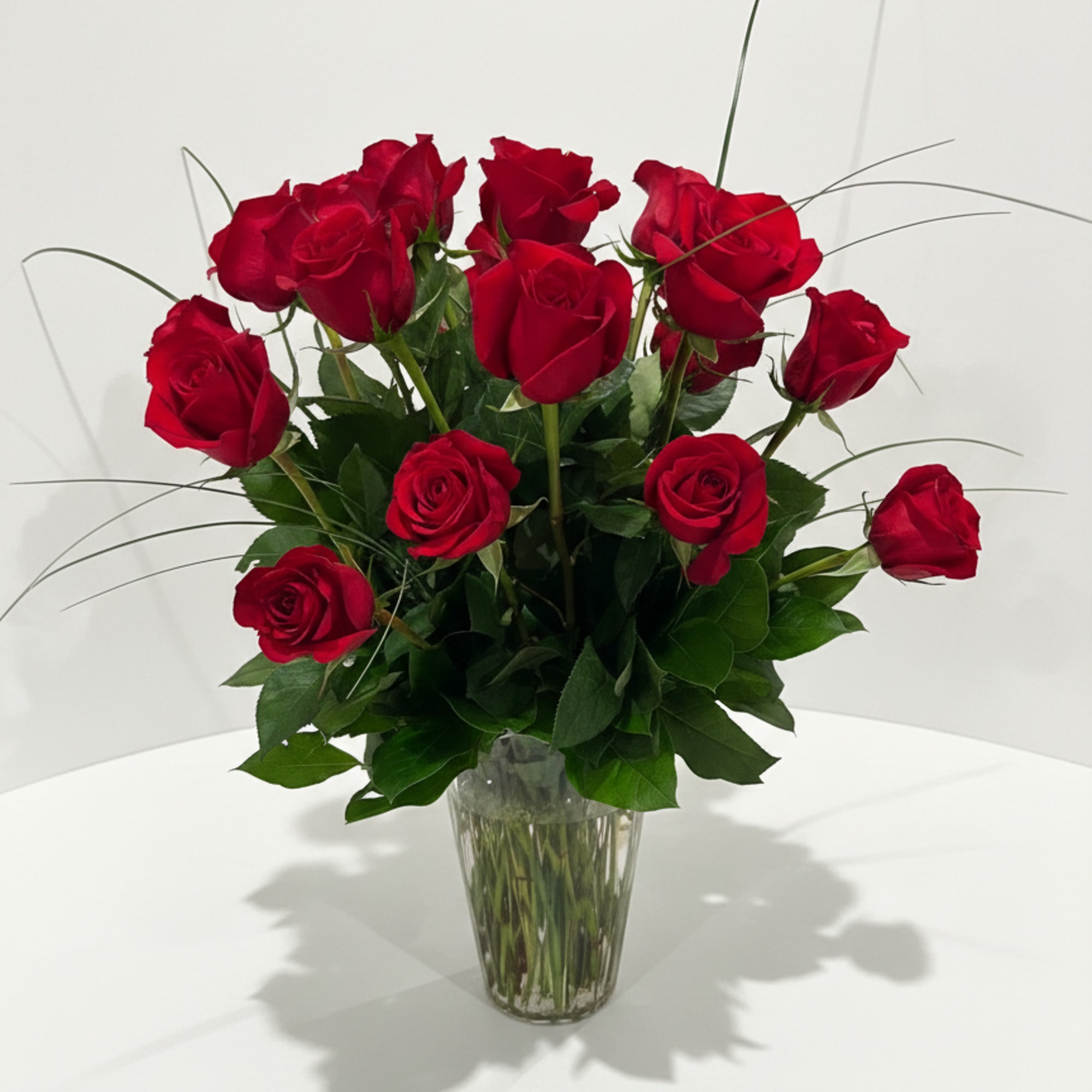  The Classic Dozen Roses is a timeless bouquet of twelve premium