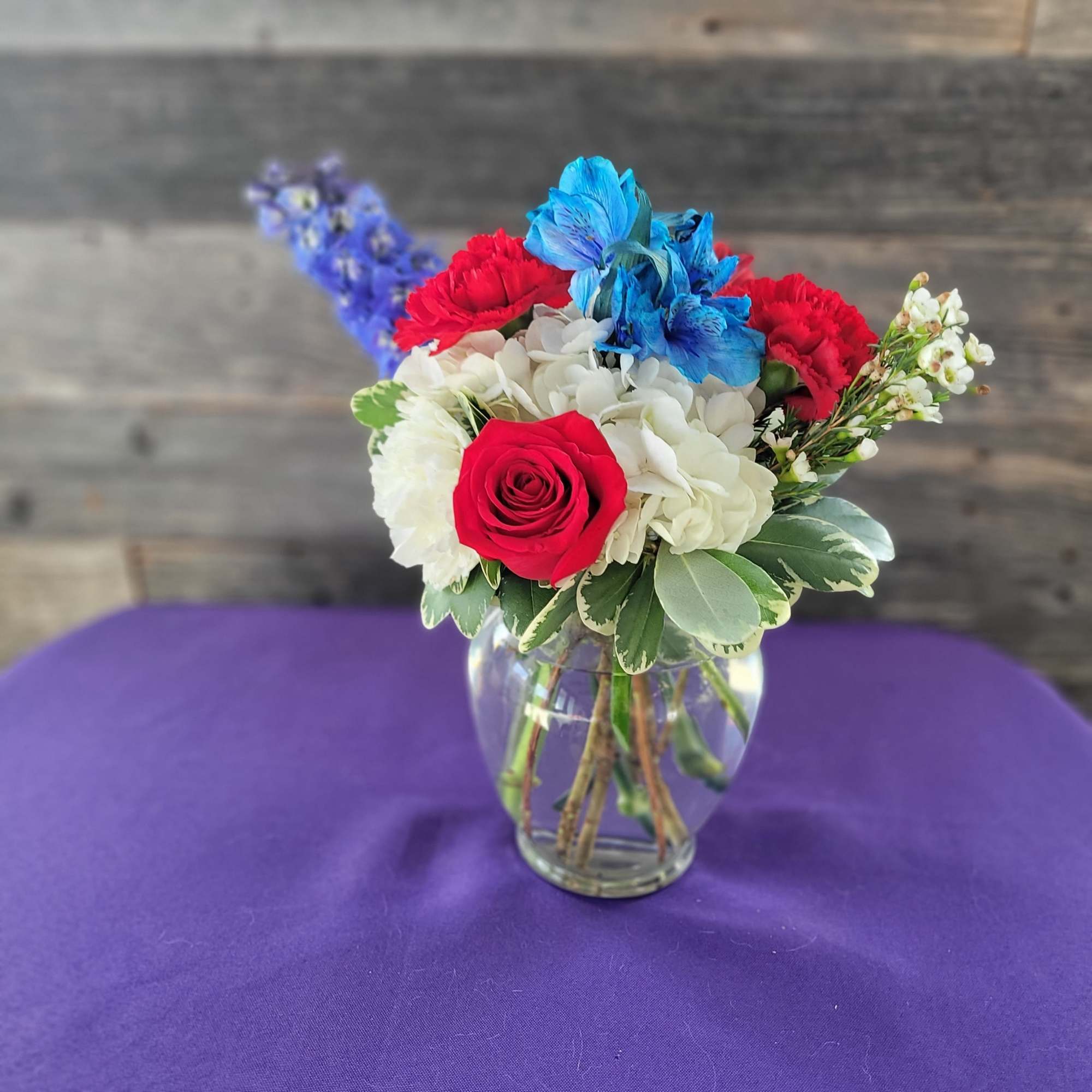 Cute little arrangement with bright colored flowers. Nice and compact for a