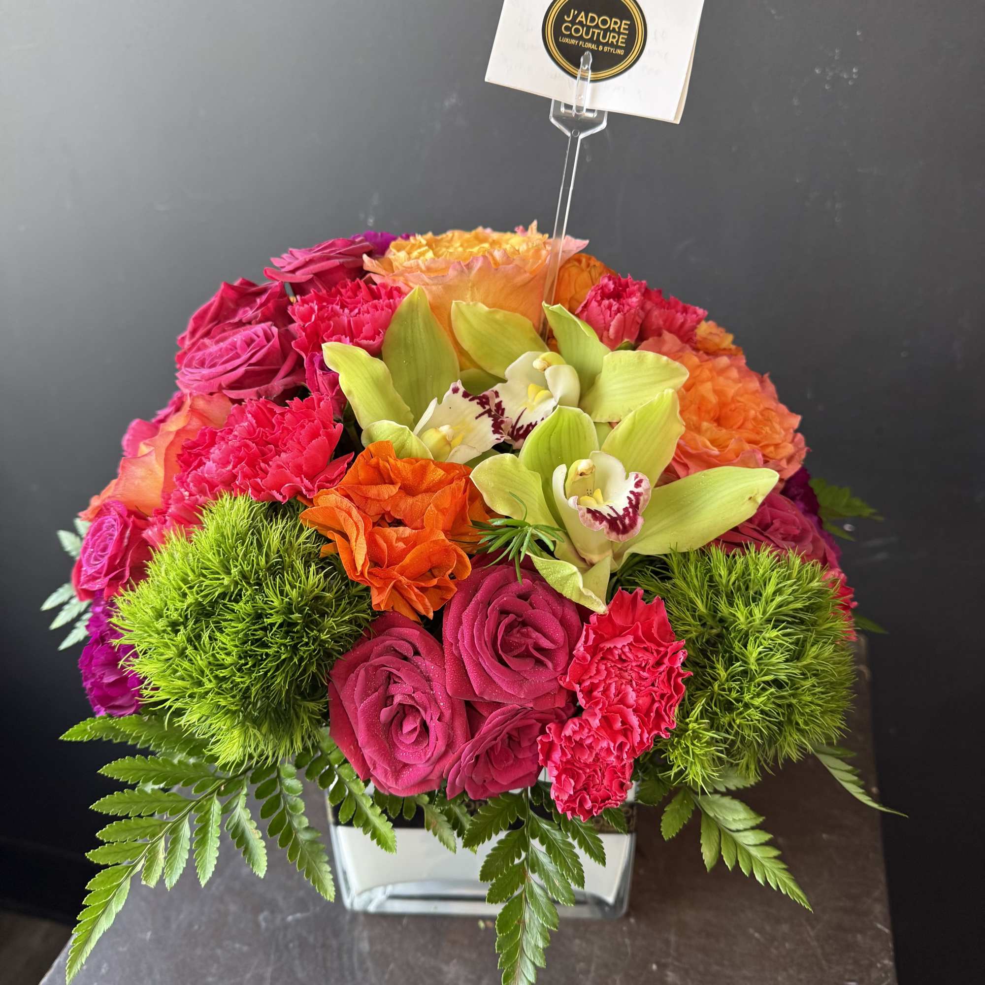 Regular:
4" clear vase with variegated insert and flower diameter at 10"
Deluxe 5"
