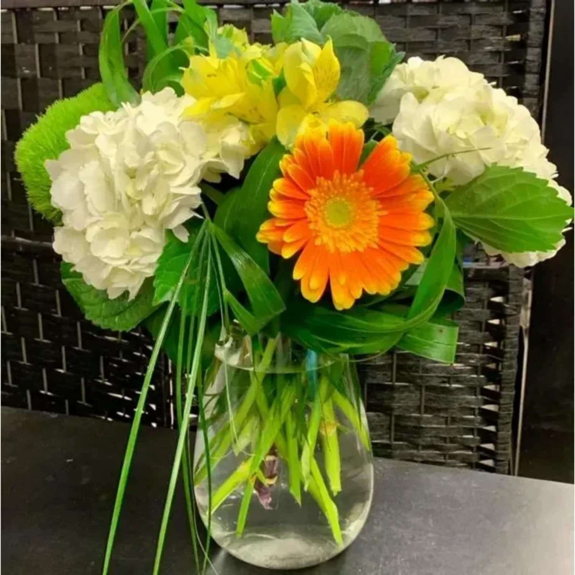 COLORFUL DISPLAY OF FLOWERS IN A VASE FOR ANY OCCASION.
