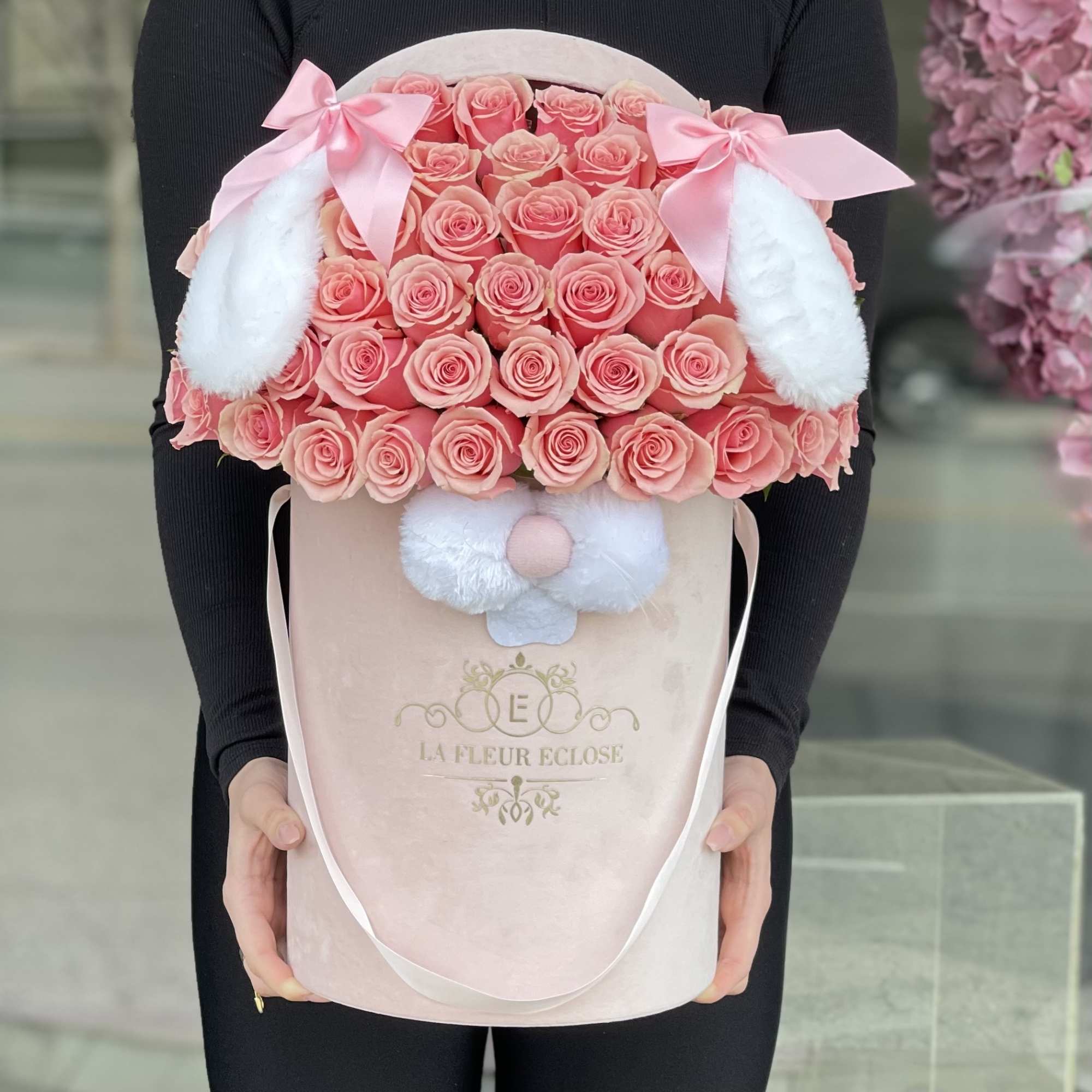 Standard- 50 pink roses in a signature velvet box
Deluxe-75  pink roses