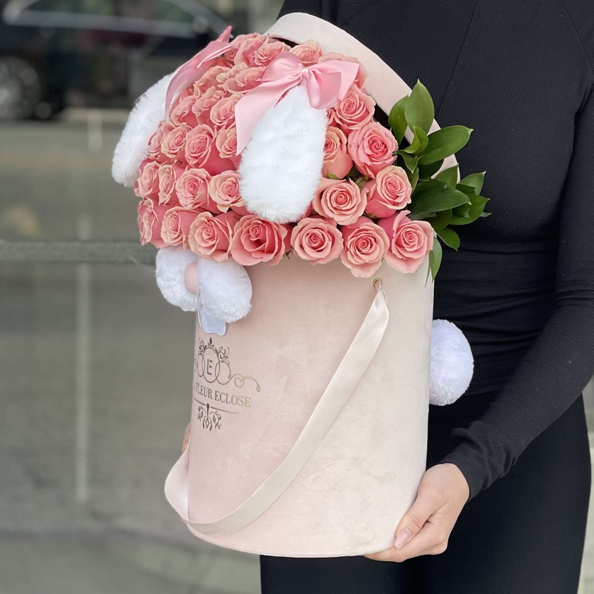 Standard- 50 pink roses in a signature velvet box
Deluxe-75  pink roses