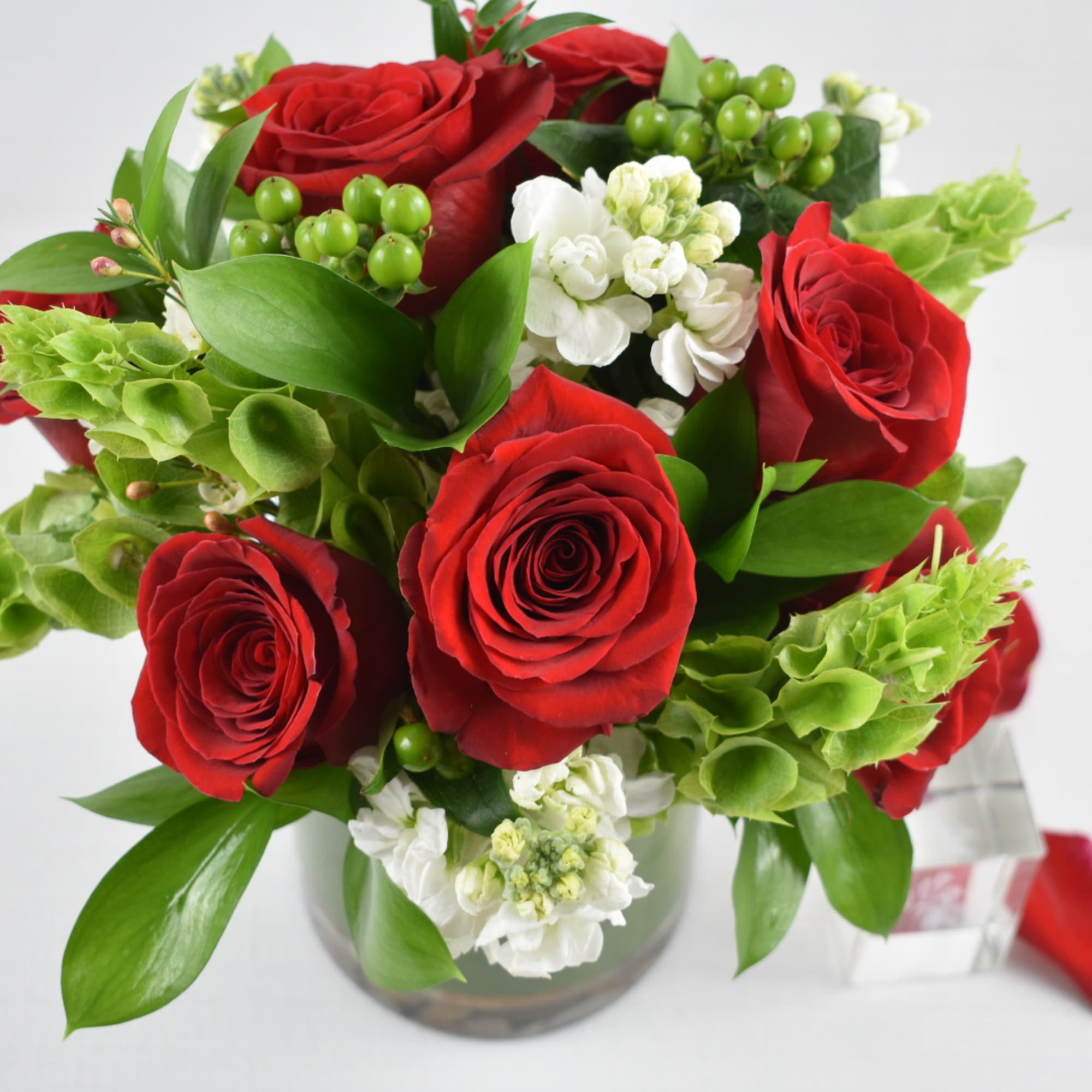 This Perfect small arrangement to demonstrate your love 
It comes it a