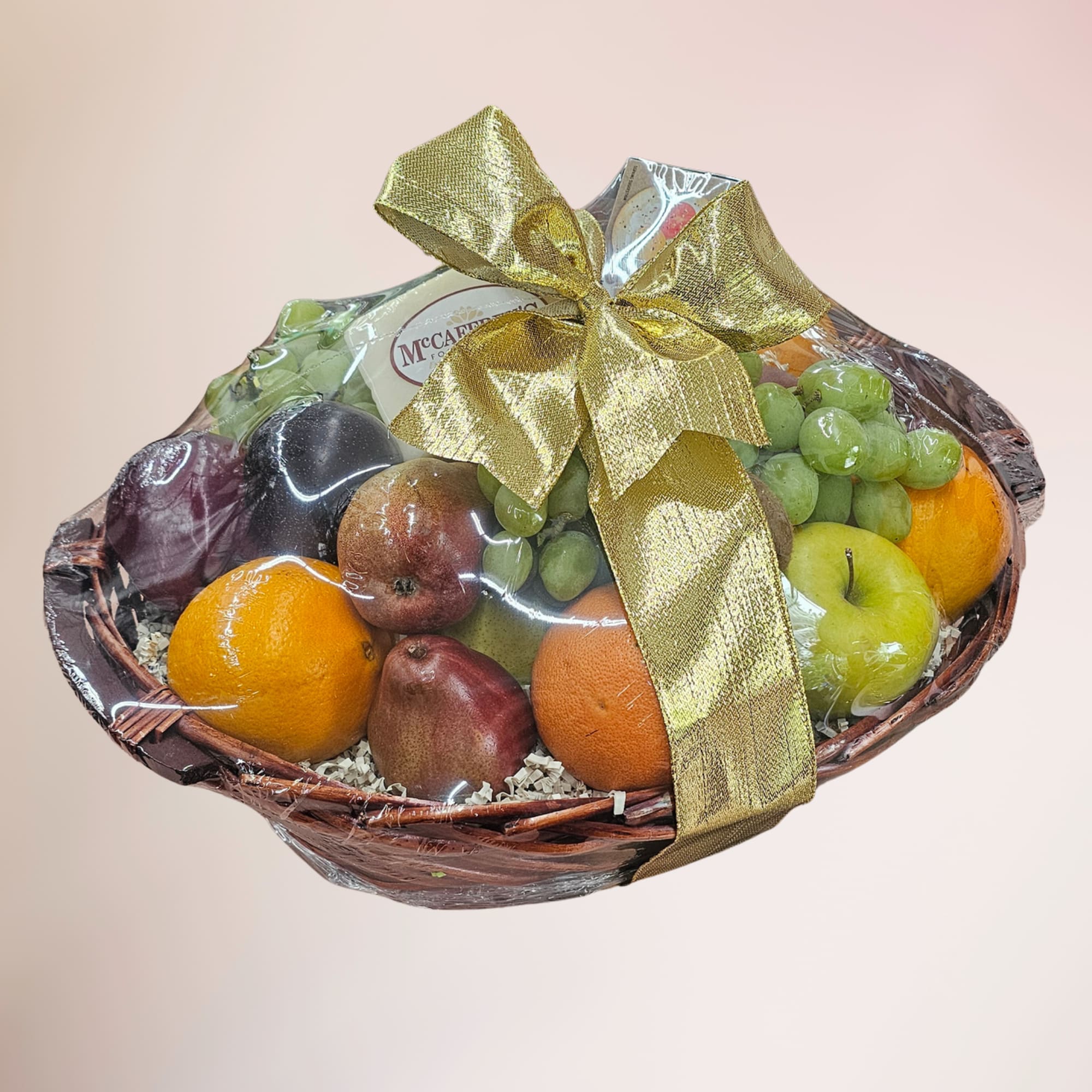 A gourmet basket created with the freshest fruits in season, along with
