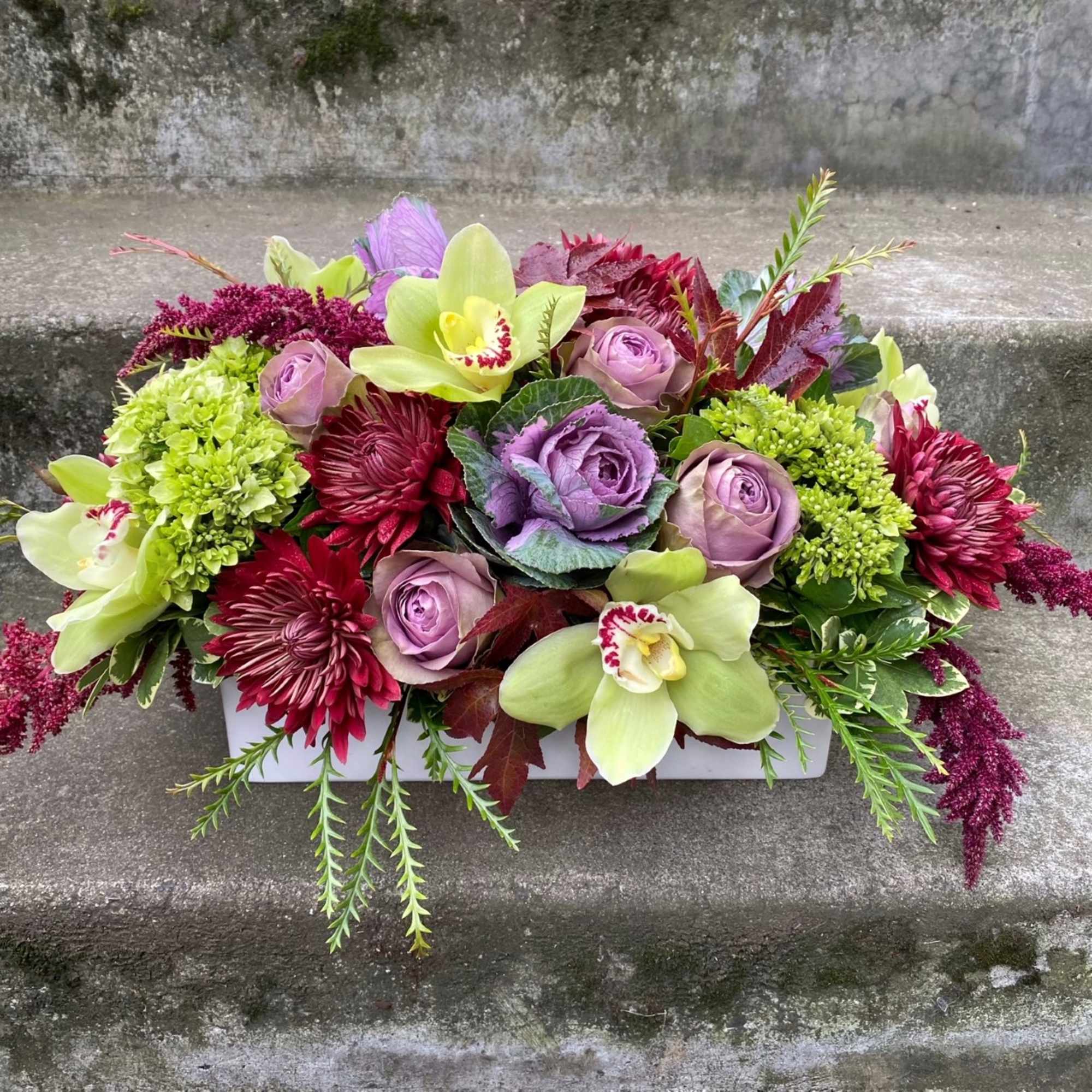 Fresh flowers are the secret to a well-dressed and welcoming table. Studies