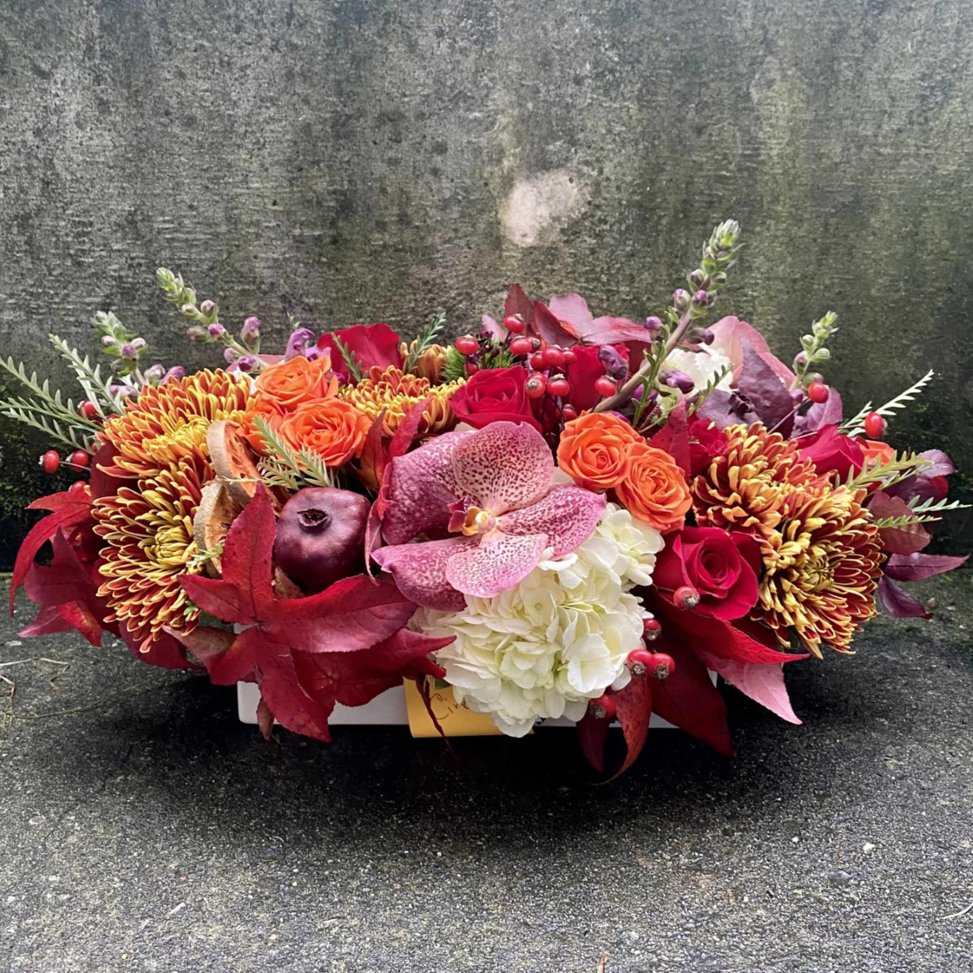 Fresh flowers are the secret to a well-dressed and welcoming table. Studies