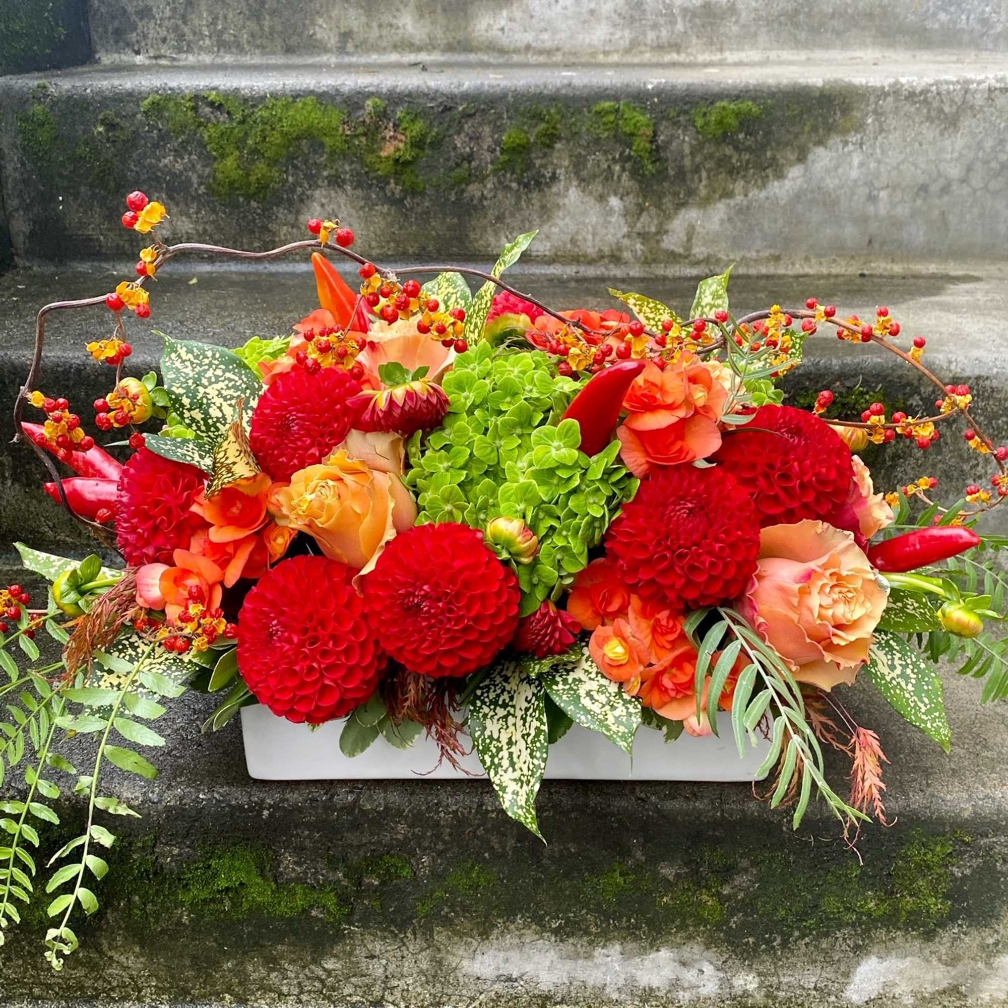 Fresh flowers are the secret to a well-dressed and welcoming table. Studies