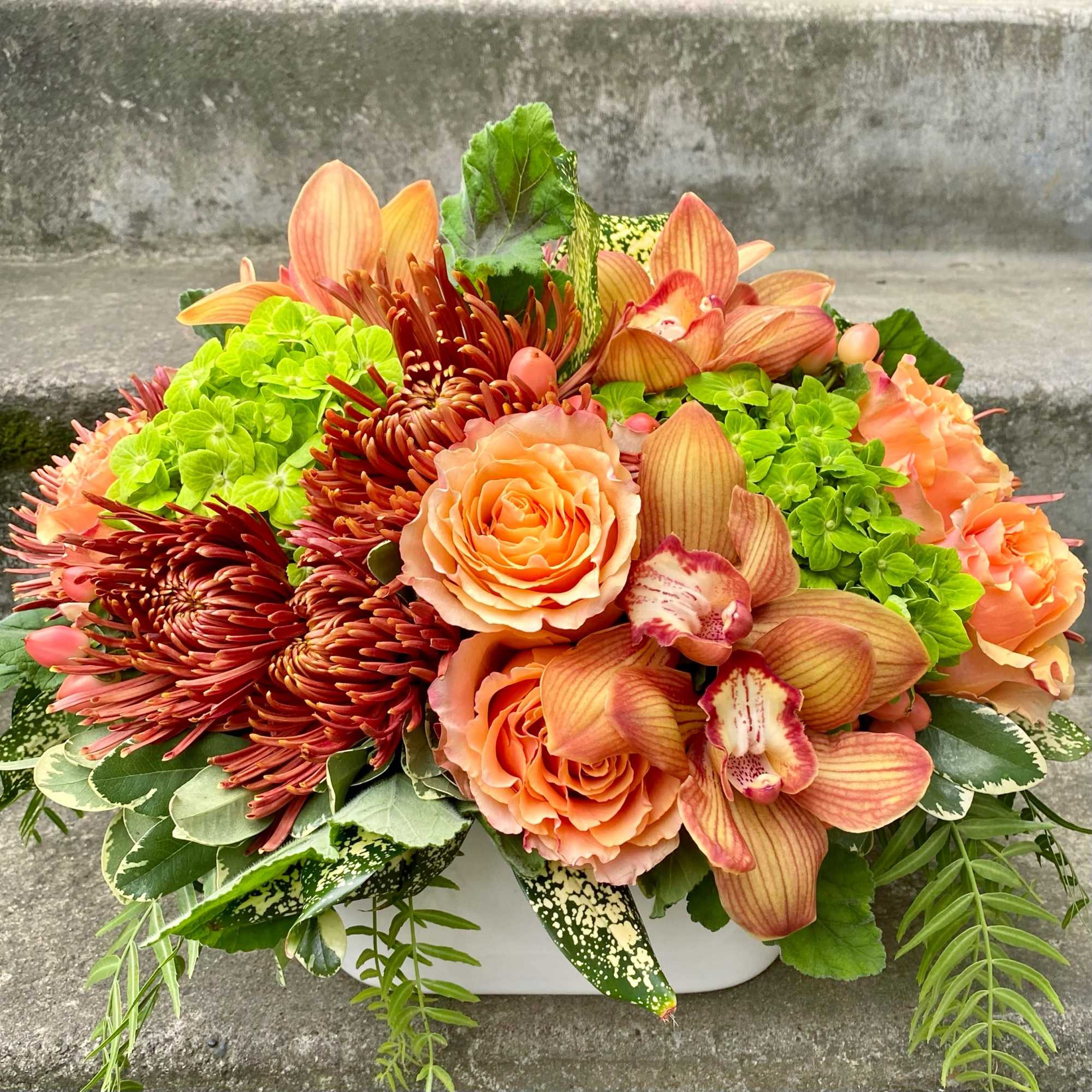 Fresh flowers are the secret to a well-dressed and welcoming table. Studies