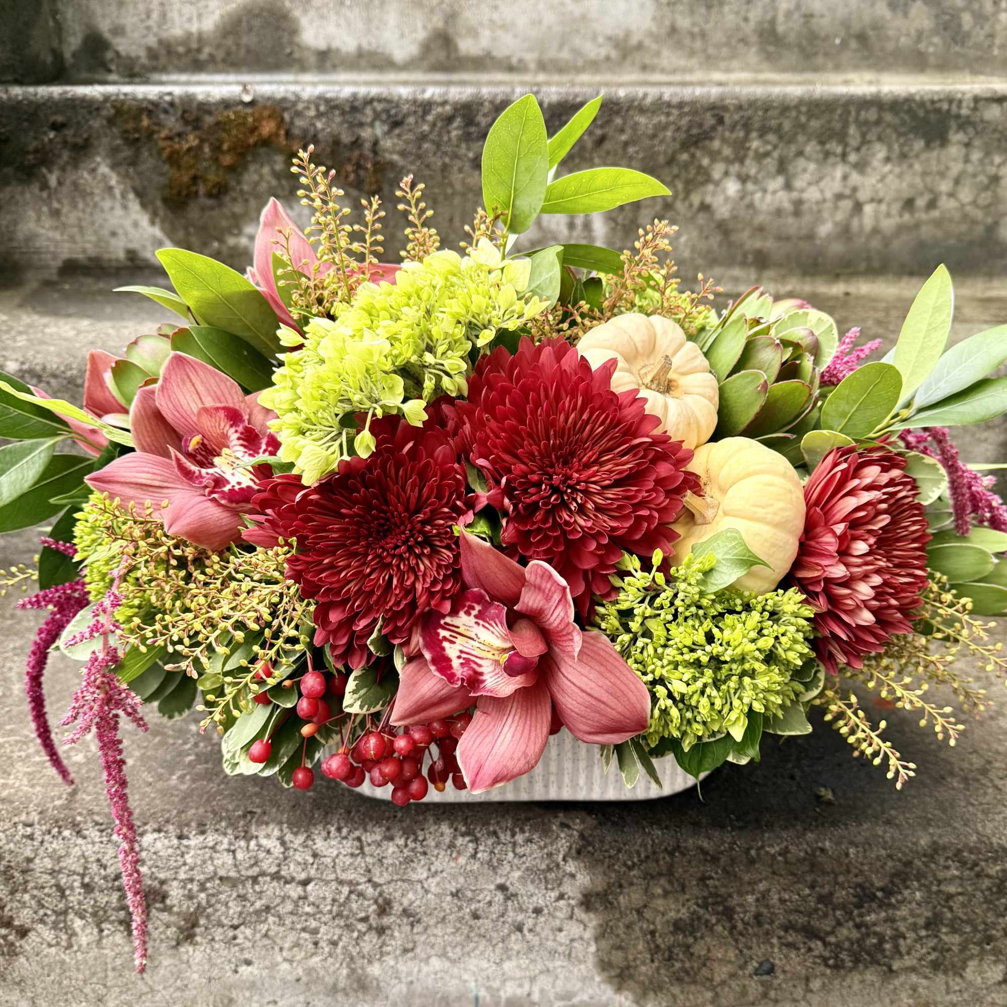 Fresh flowers are the secret to a well-dressed and welcoming table. Studies