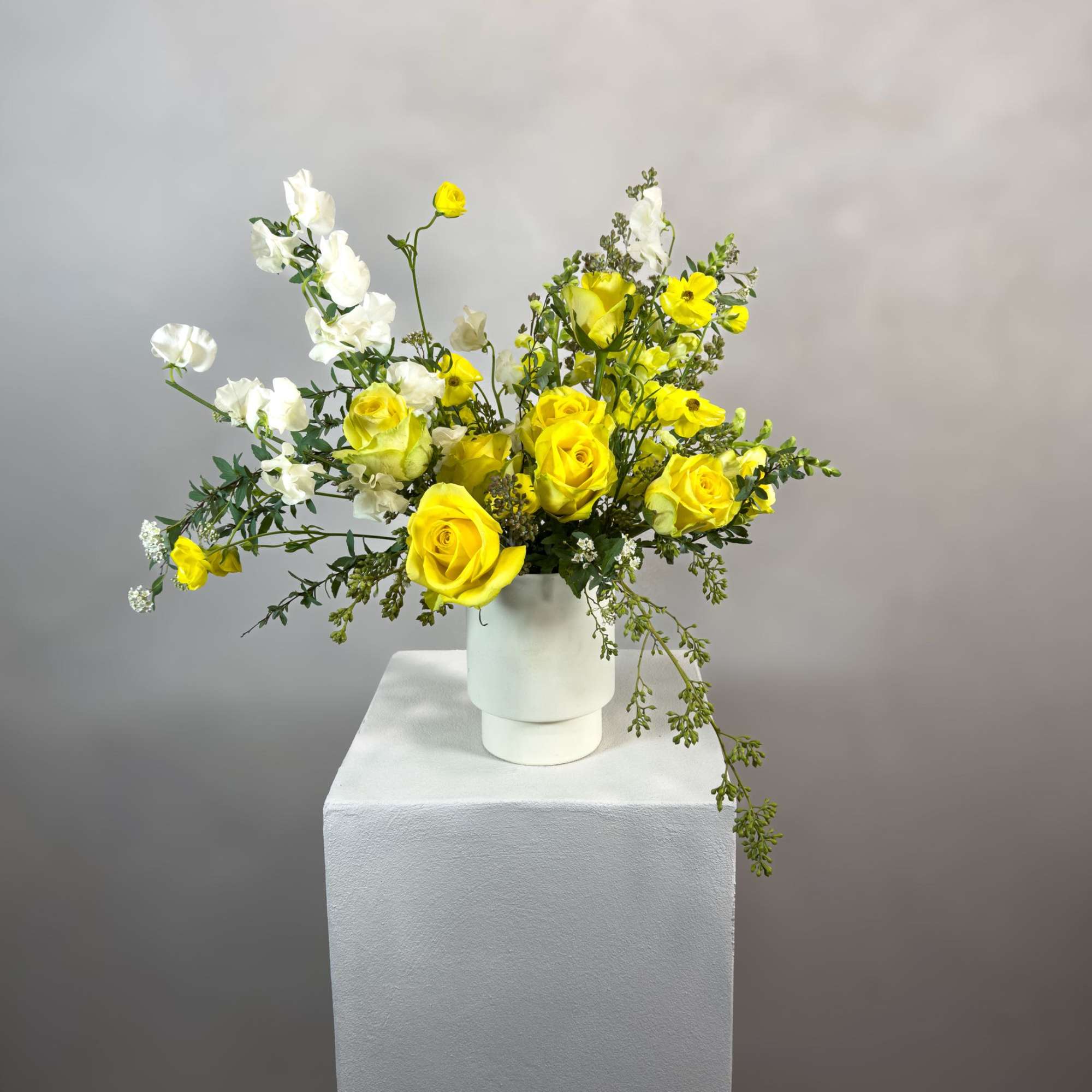 Our Monochromatic Arrangement works per color palette. With your choice of color