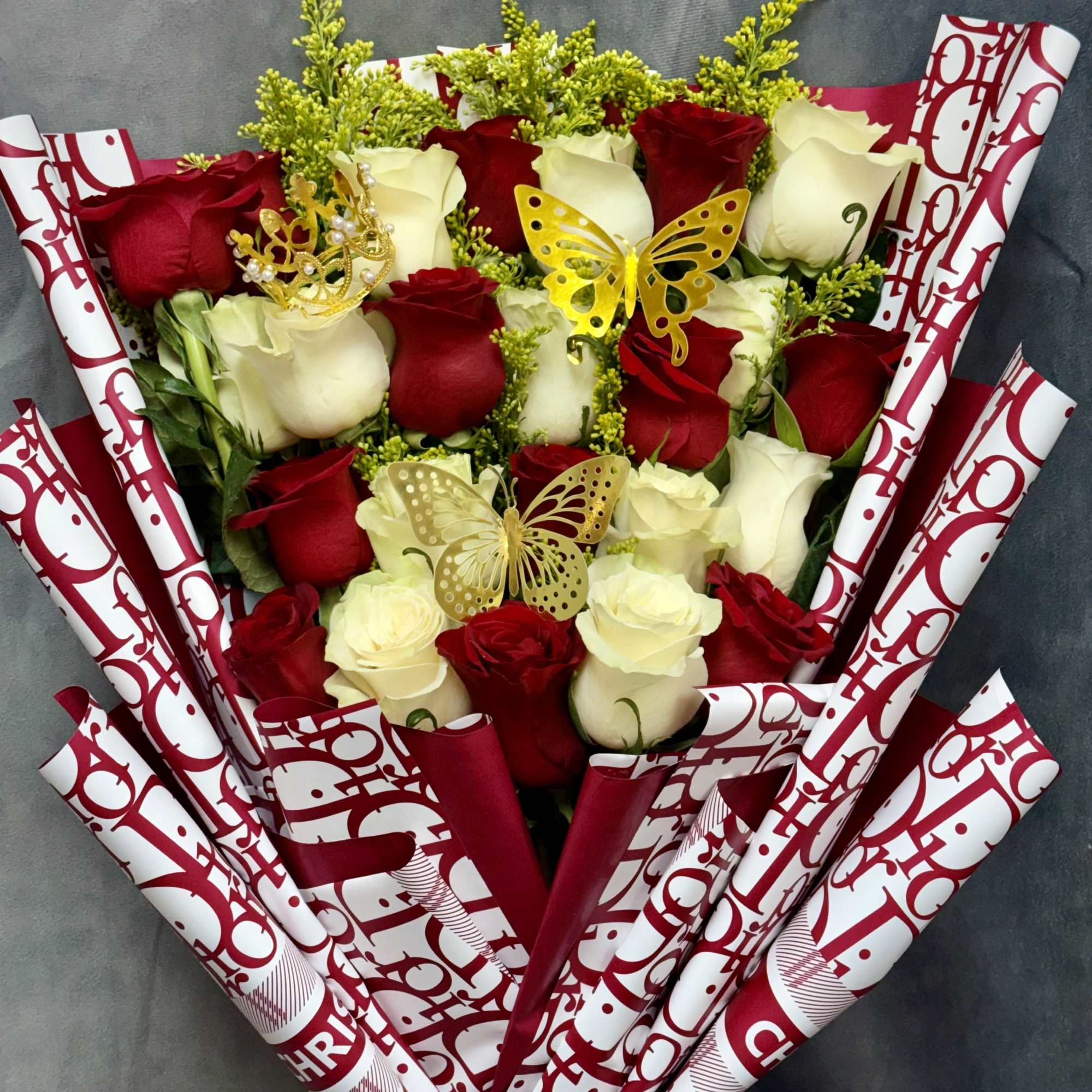 Two dozen radiant white &amp; red roses , elegantly layered and tied, photo 2 of 2