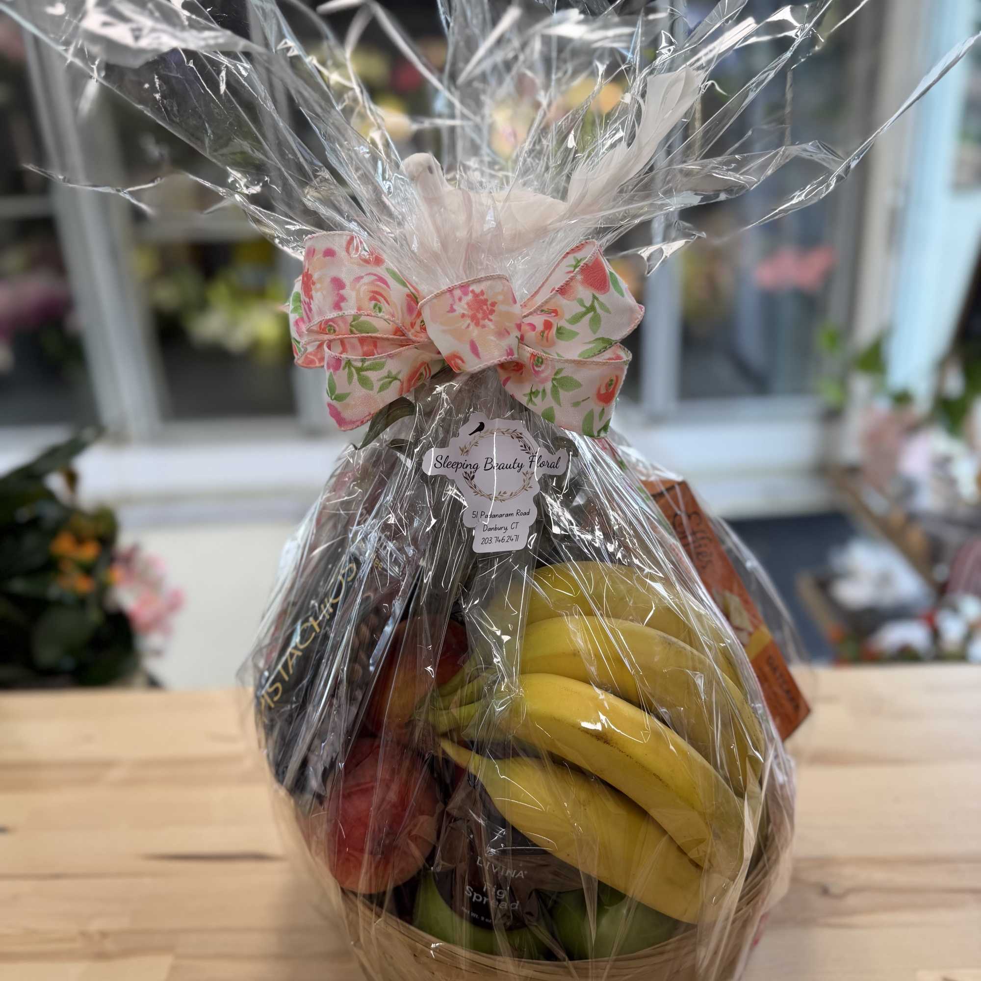 Assorted fruits in a 10-inch basket: Standard
Assorted fruits in a 12-inch basket: