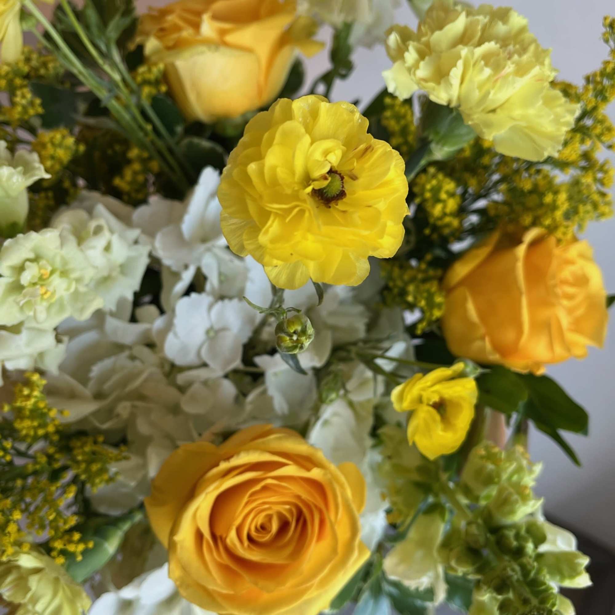 Spread love and joy with Lemonade, a stunning seasonal flower bouquet bursting