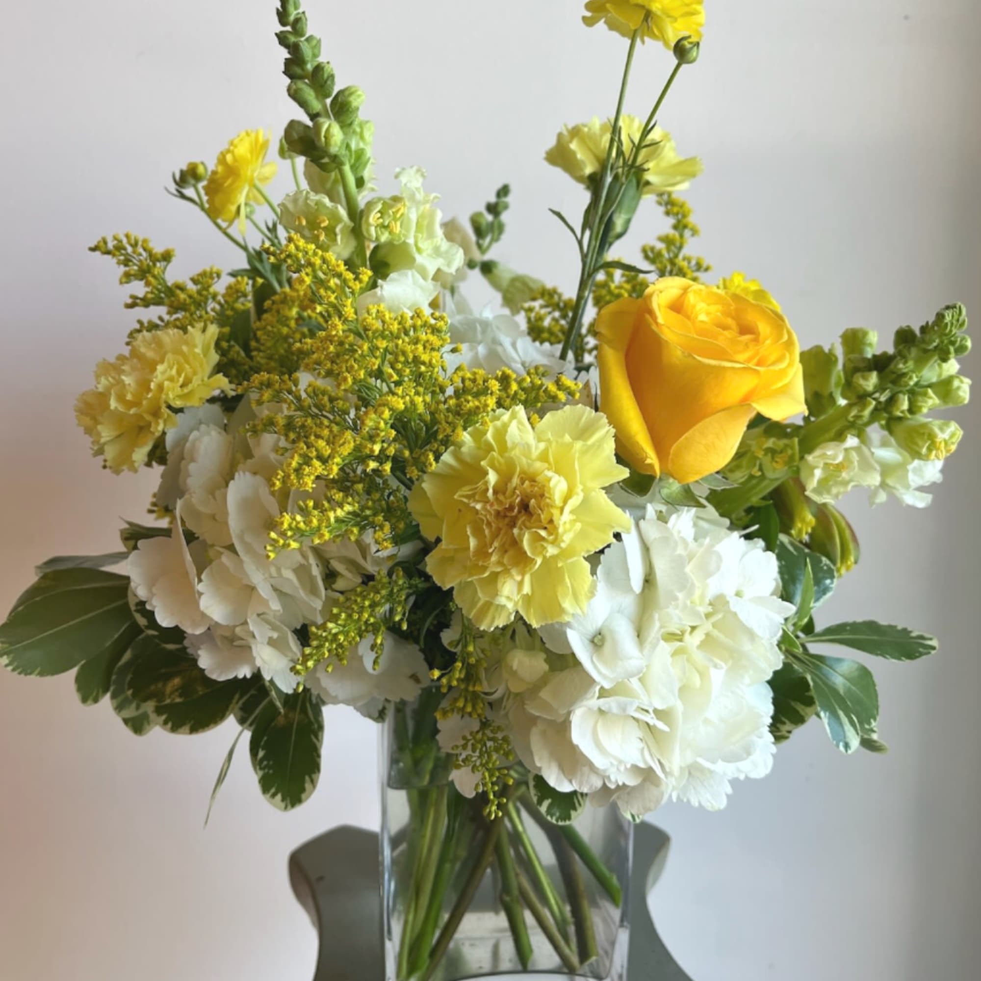 Spread love and joy with Lemonade, a stunning seasonal flower bouquet bursting