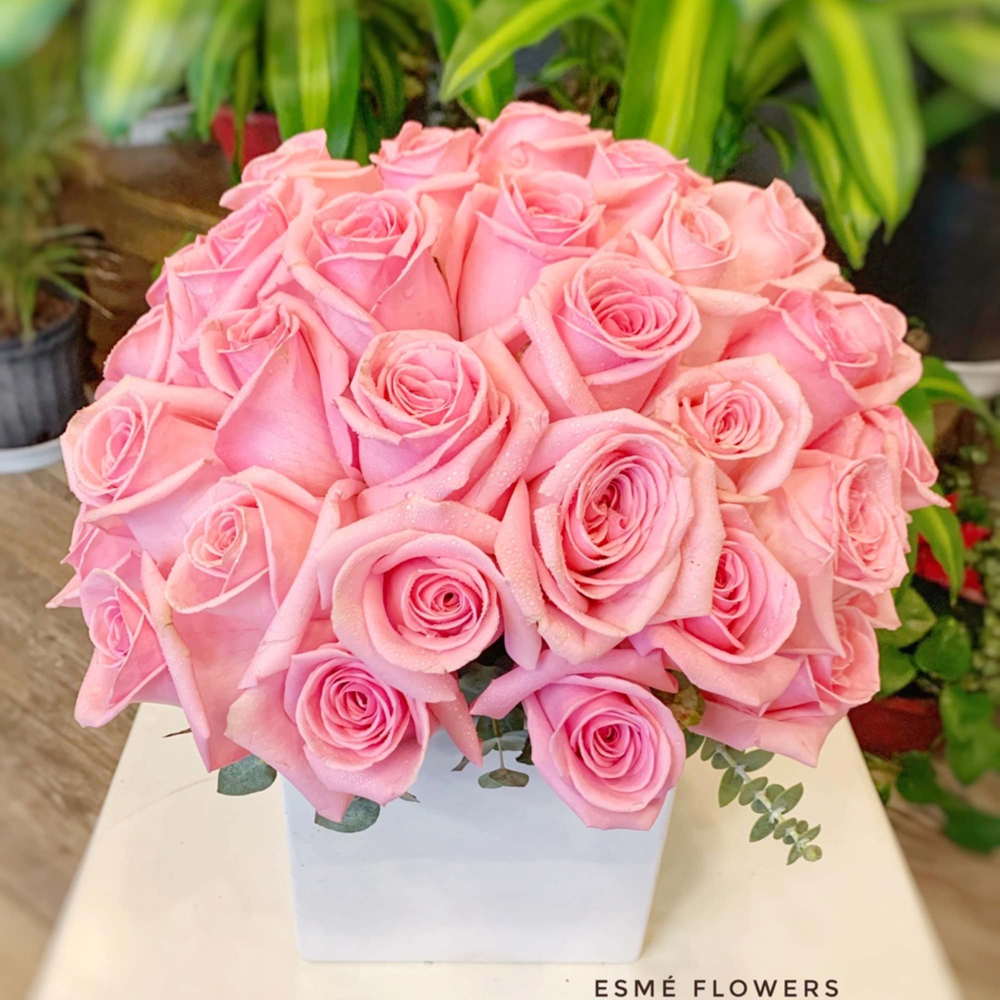 Pink rose bouquet in a white square box