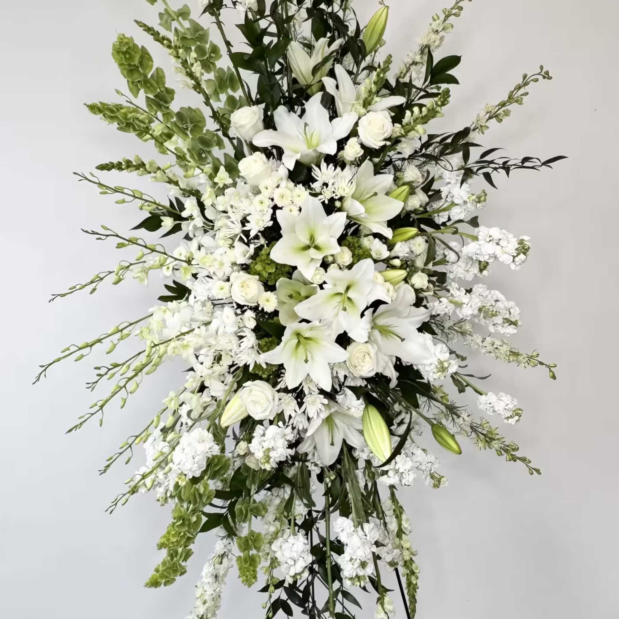Grand Farewell is an extraordinary sympathy spray designed to create a breathtaking