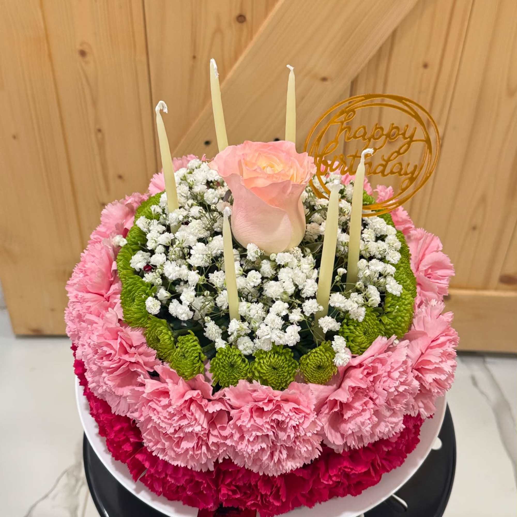 Celebrate life&rsquo;s special moments with our beautiful Floral Cake Arrangement, handcrafted with