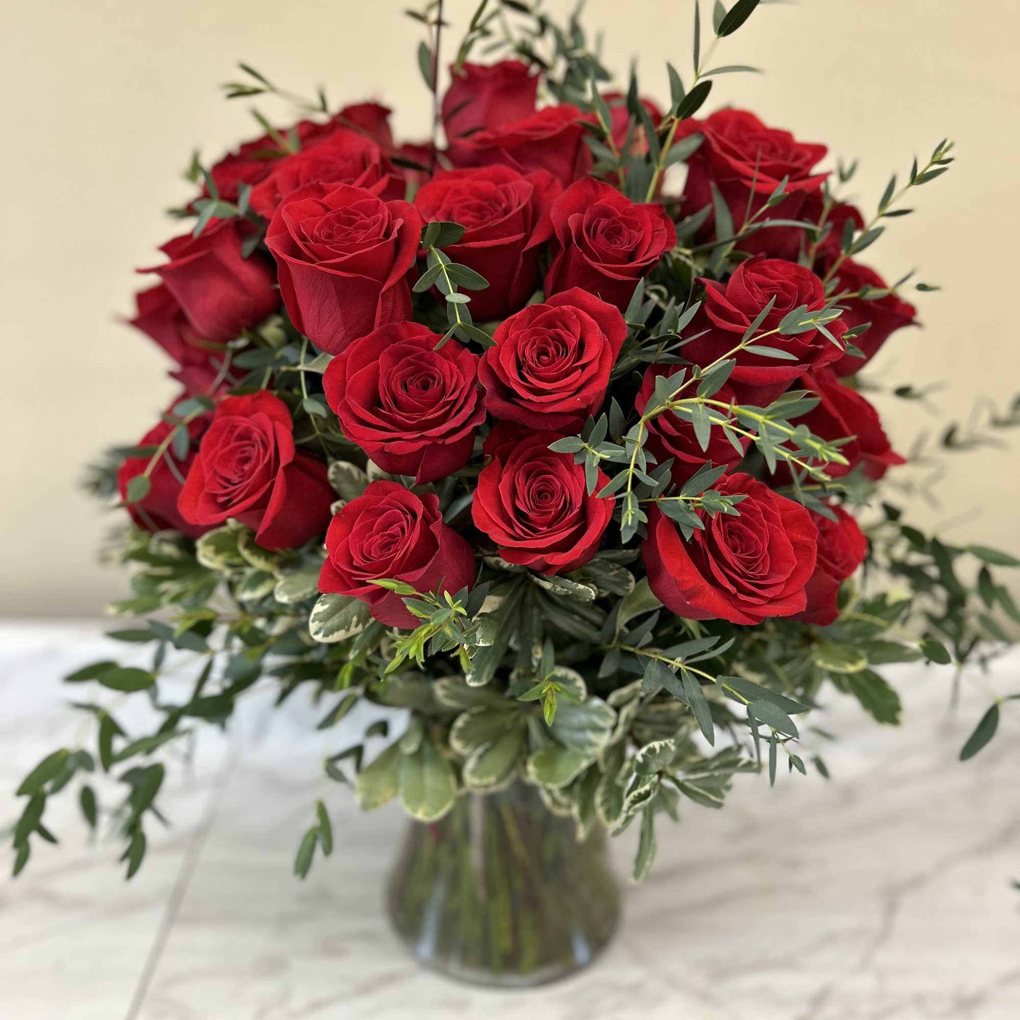 Bouquet of red roses in a clear glass vase