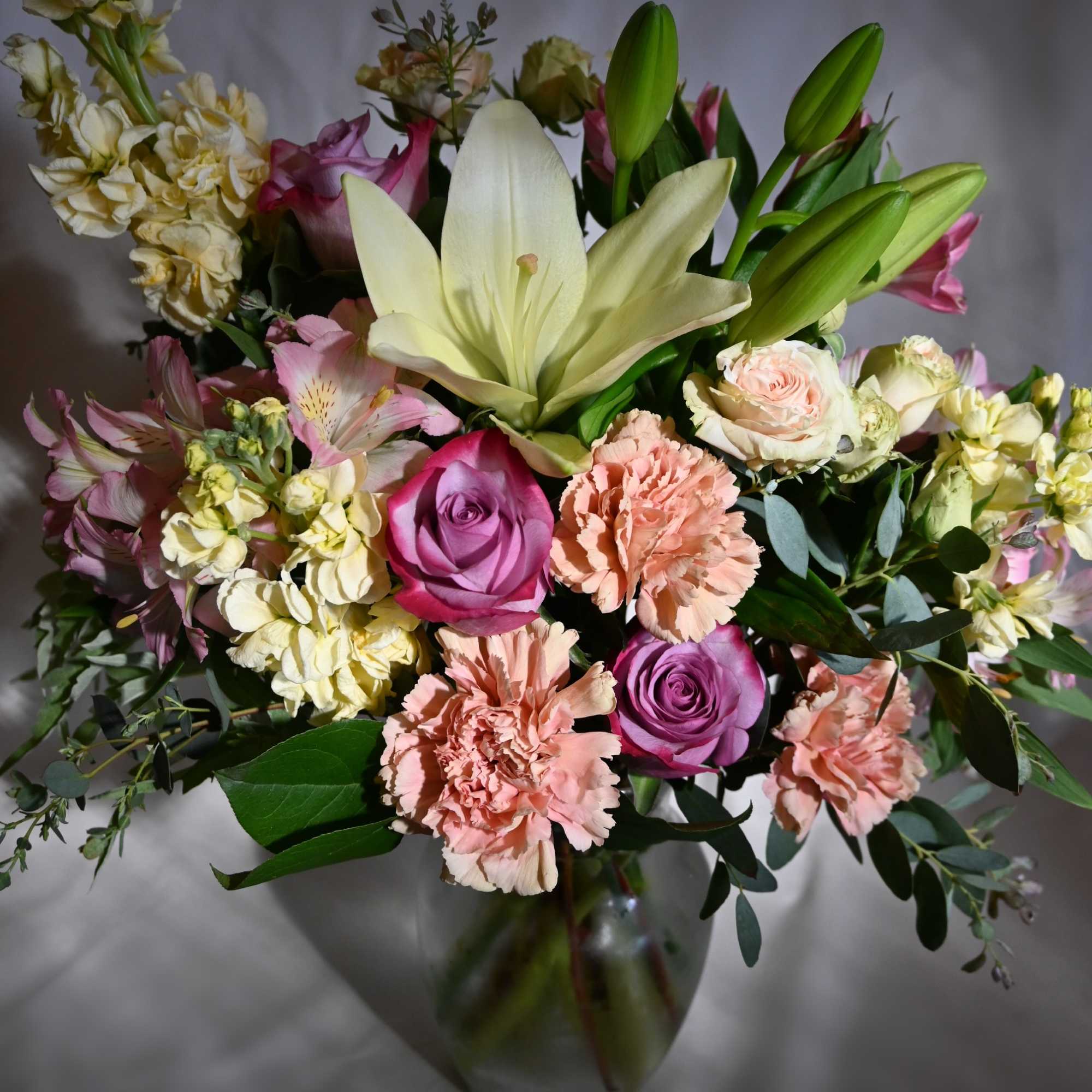 Enjoy the beauty of our one-of-a-kind garden-inspired floral arrangement. Bursting with vibrant