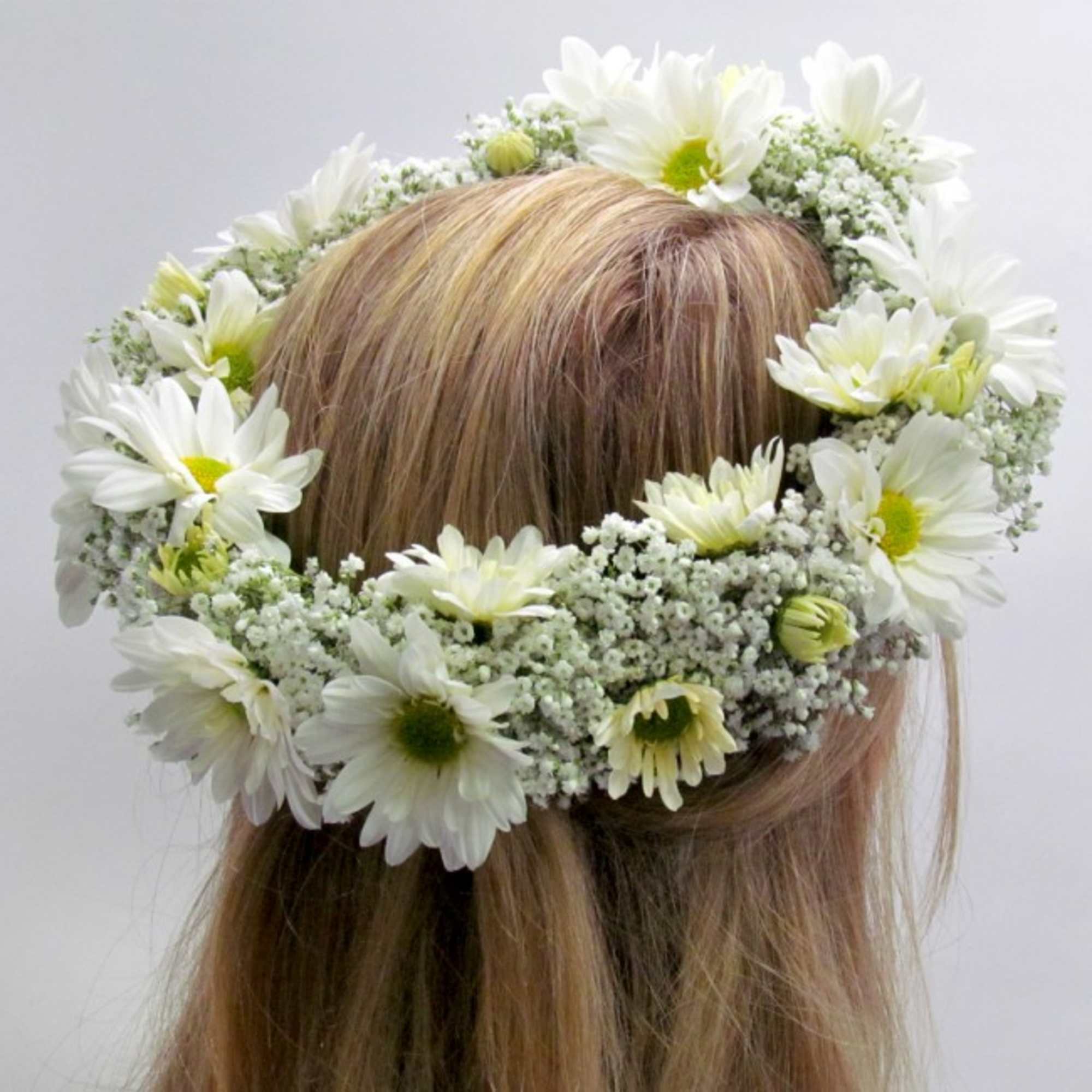White daisy flower crown on a person's head