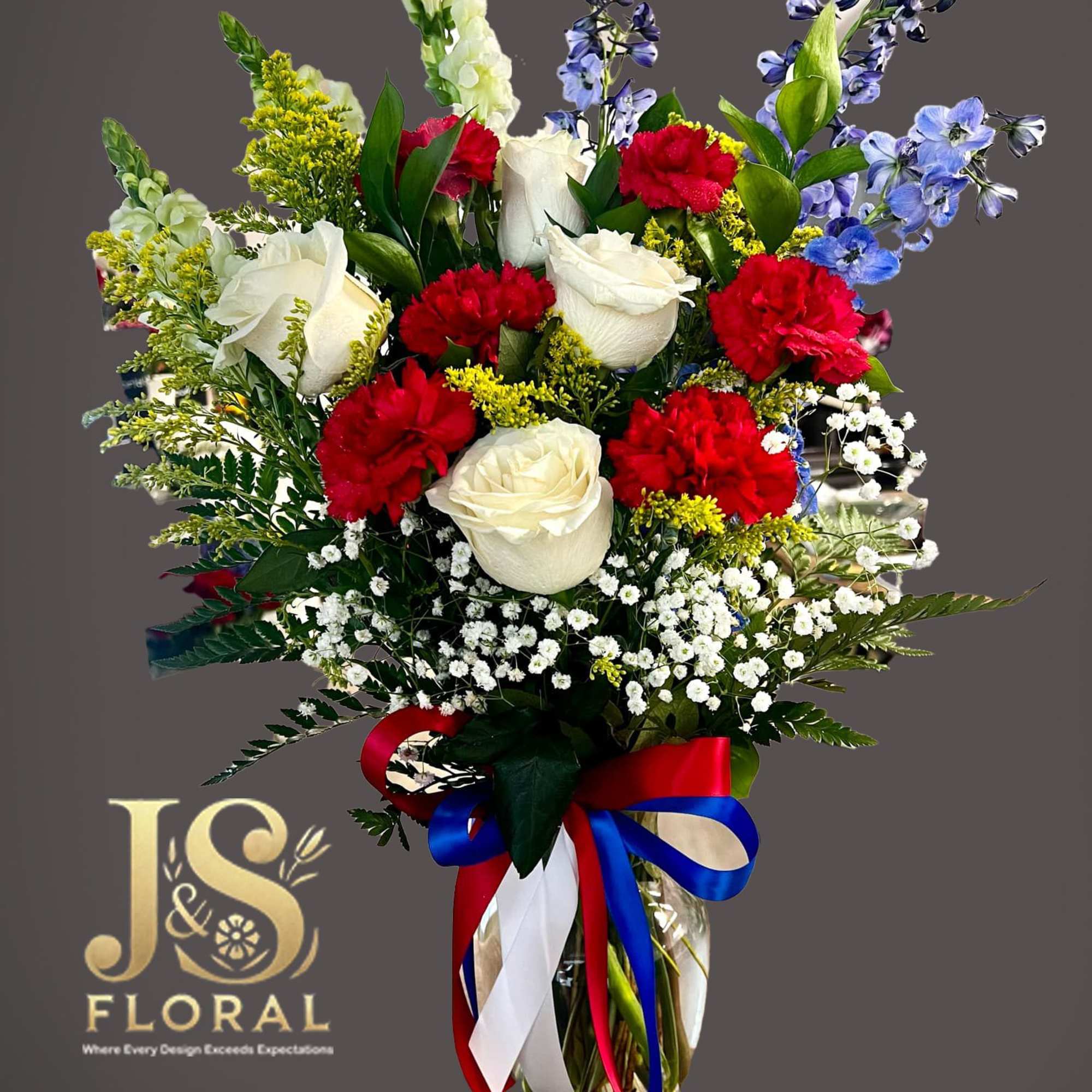 Bouquet of red and white roses with blue flowers in a glass vase, photo 2 of 2
