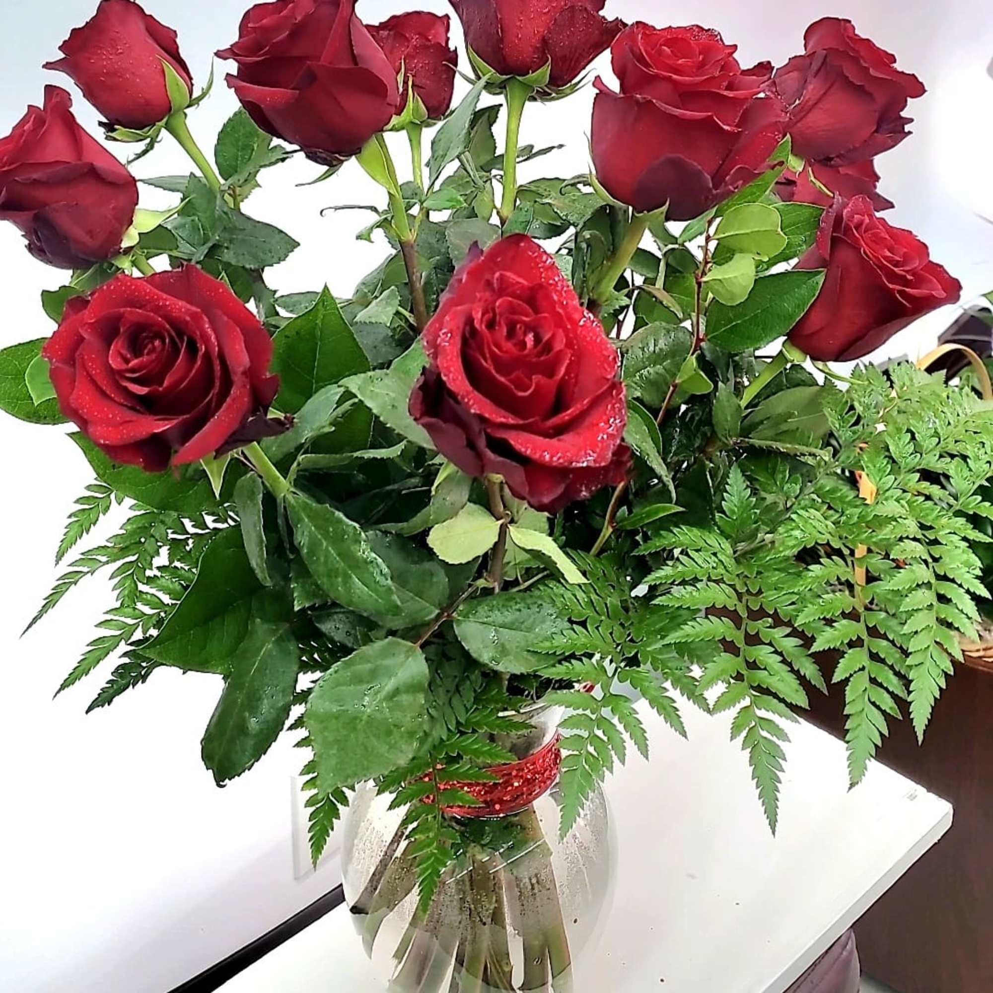 Bouquet of red roses in a clear glass vase