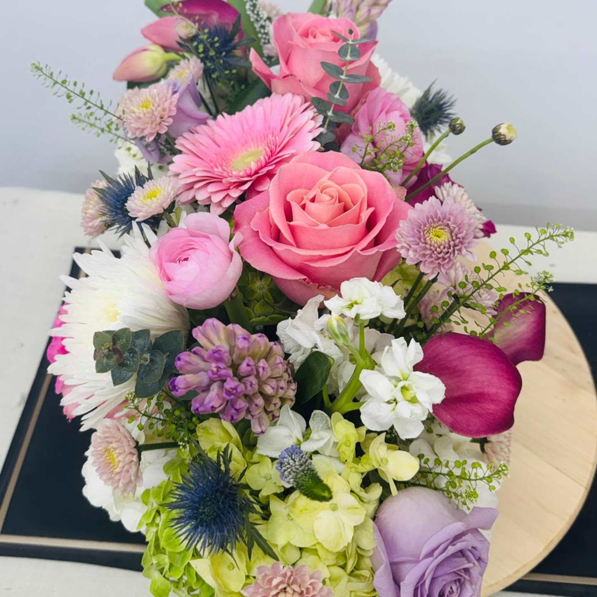 Vase
Roses
Tulips
Hydrangeas
Dusty miller
Differents Flowers
, photo 3 of 3
