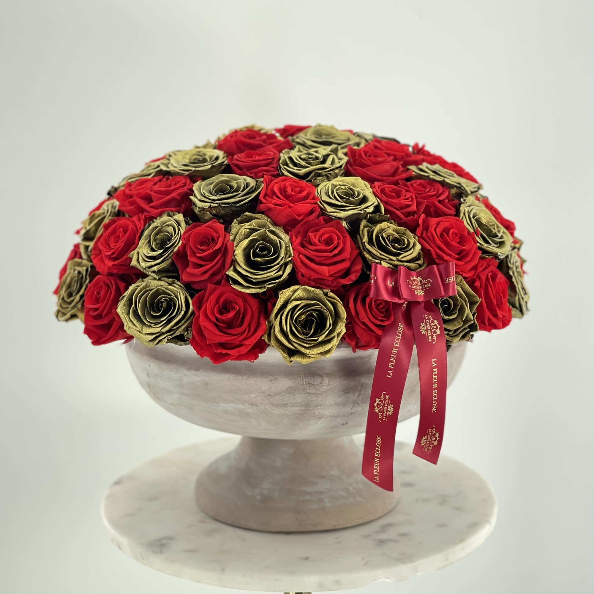 72-78 preserved roses ( last a year) in a clay vase, photo 2 of 2