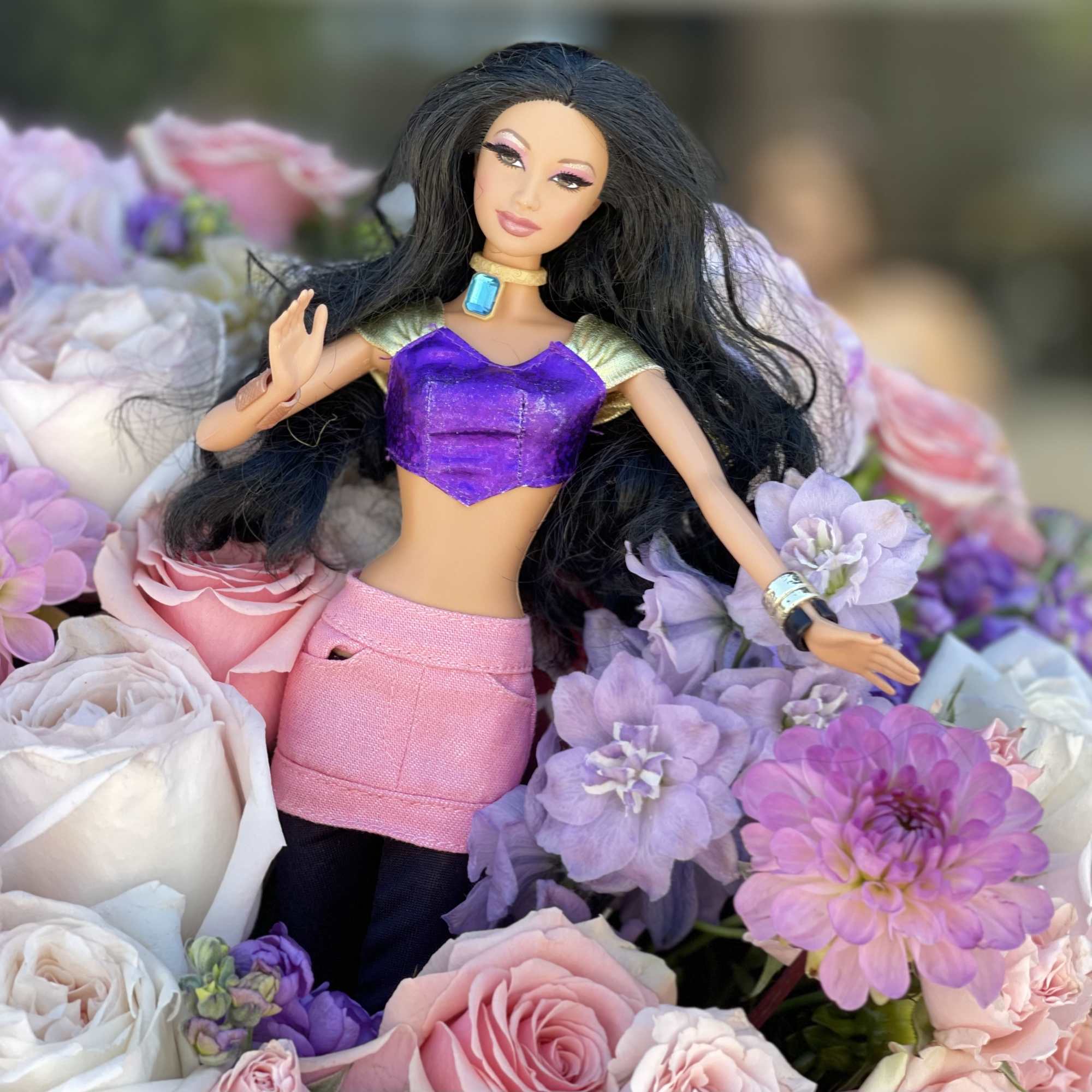 Extravagant arrangement with premium flowers in a velvet box. Barbie themed. Kimora, photo 2 of 2