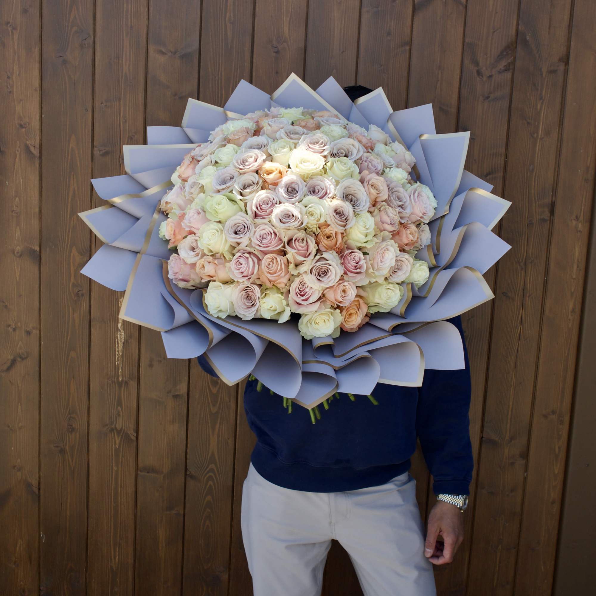 &ldquo;Dubai&rdquo; is a luxurious hand tied bouquet designed to make a statement.