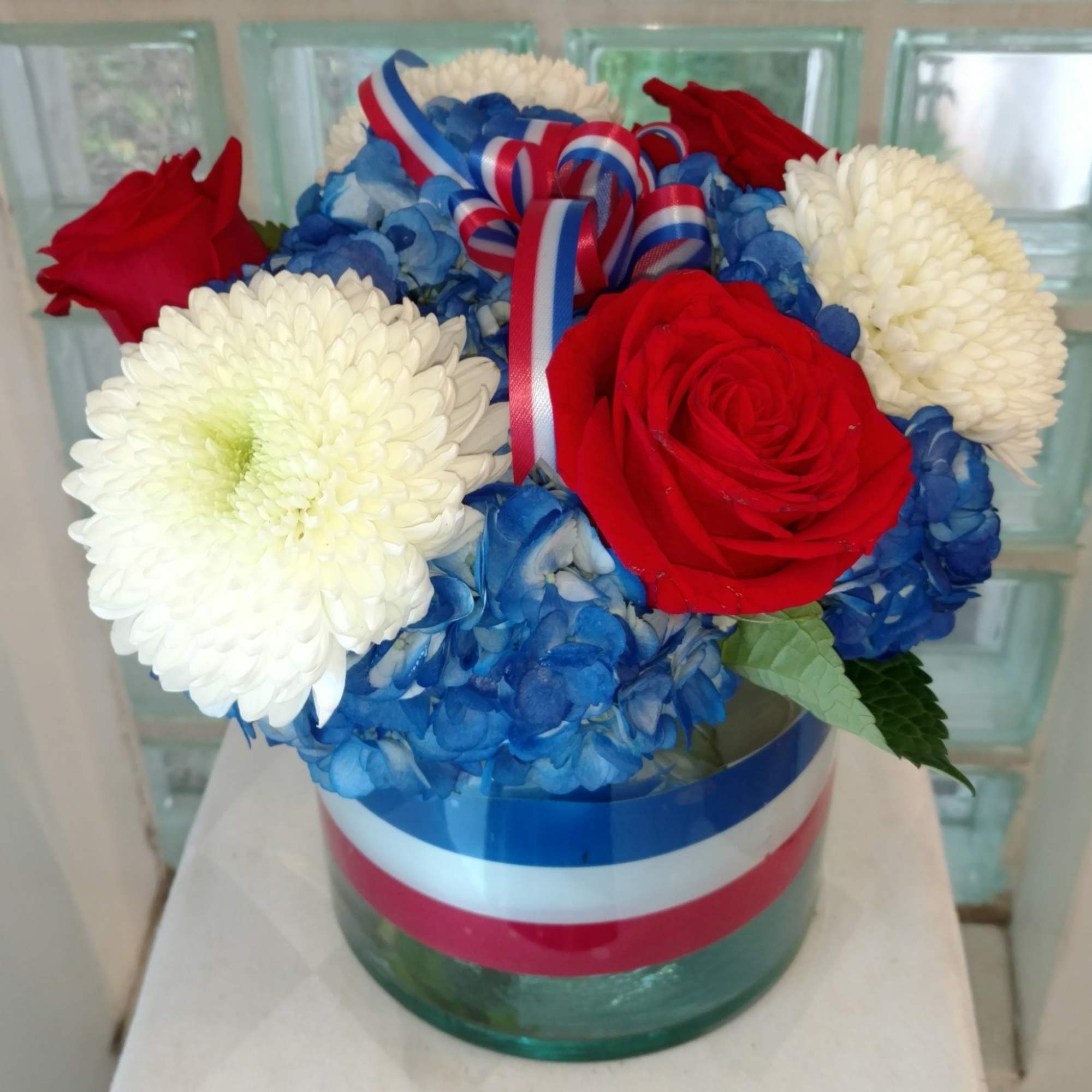 A floral equivalent of Red, White and Blue.   Perfect for
