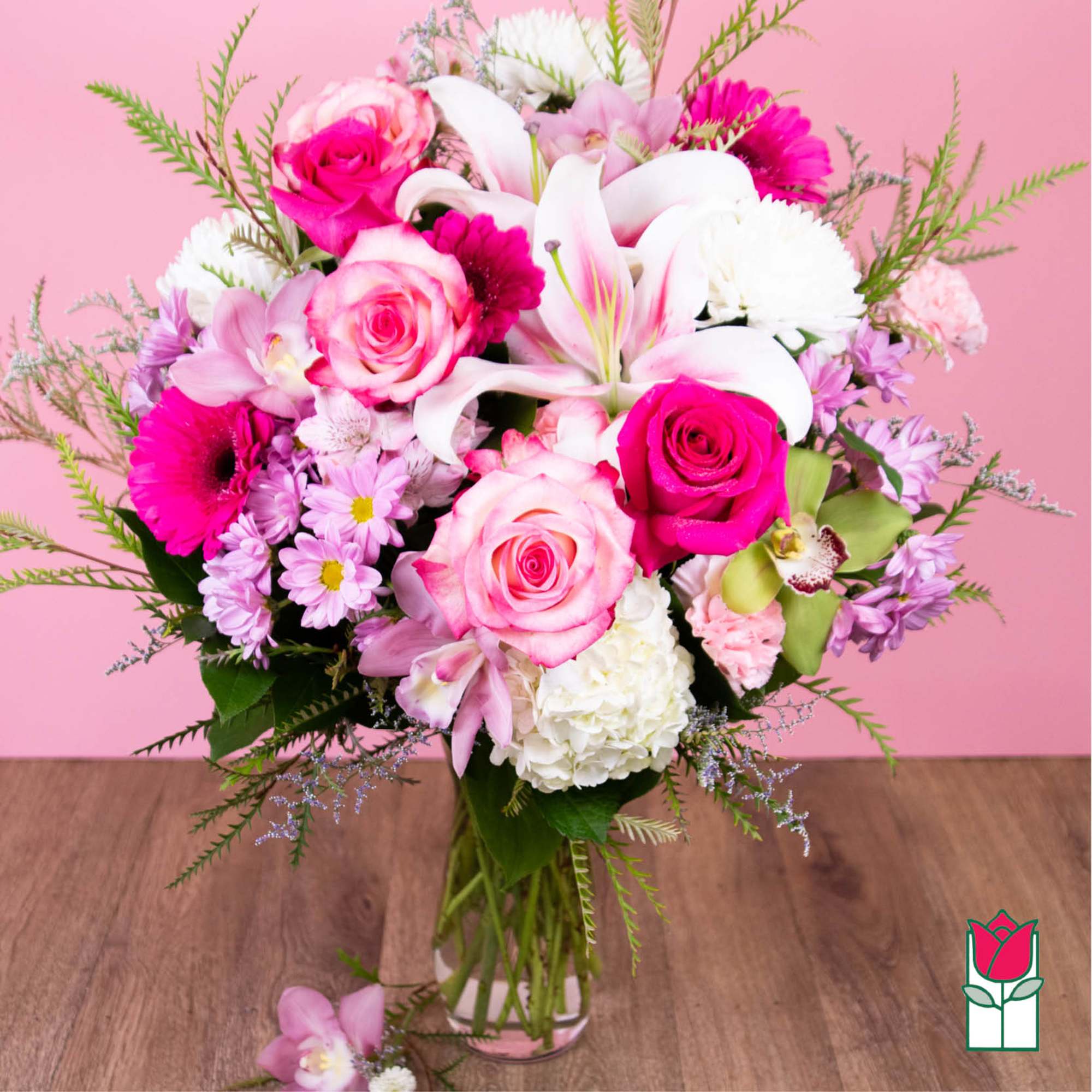 Pink and white mixed flower bouquet in a clear glass vase