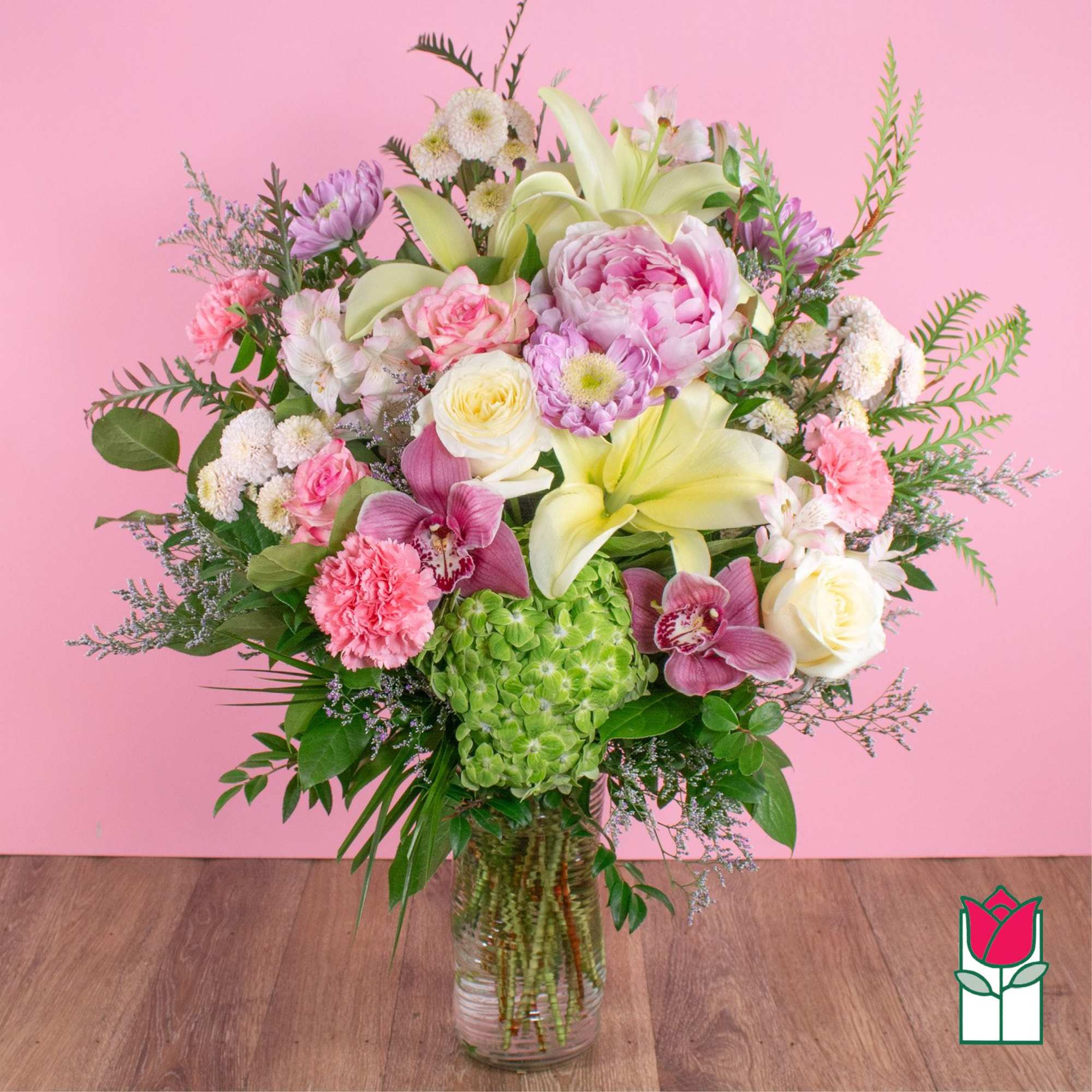 The Beretania Florist Luminous bouquet is a stunning floral with a luxurious
