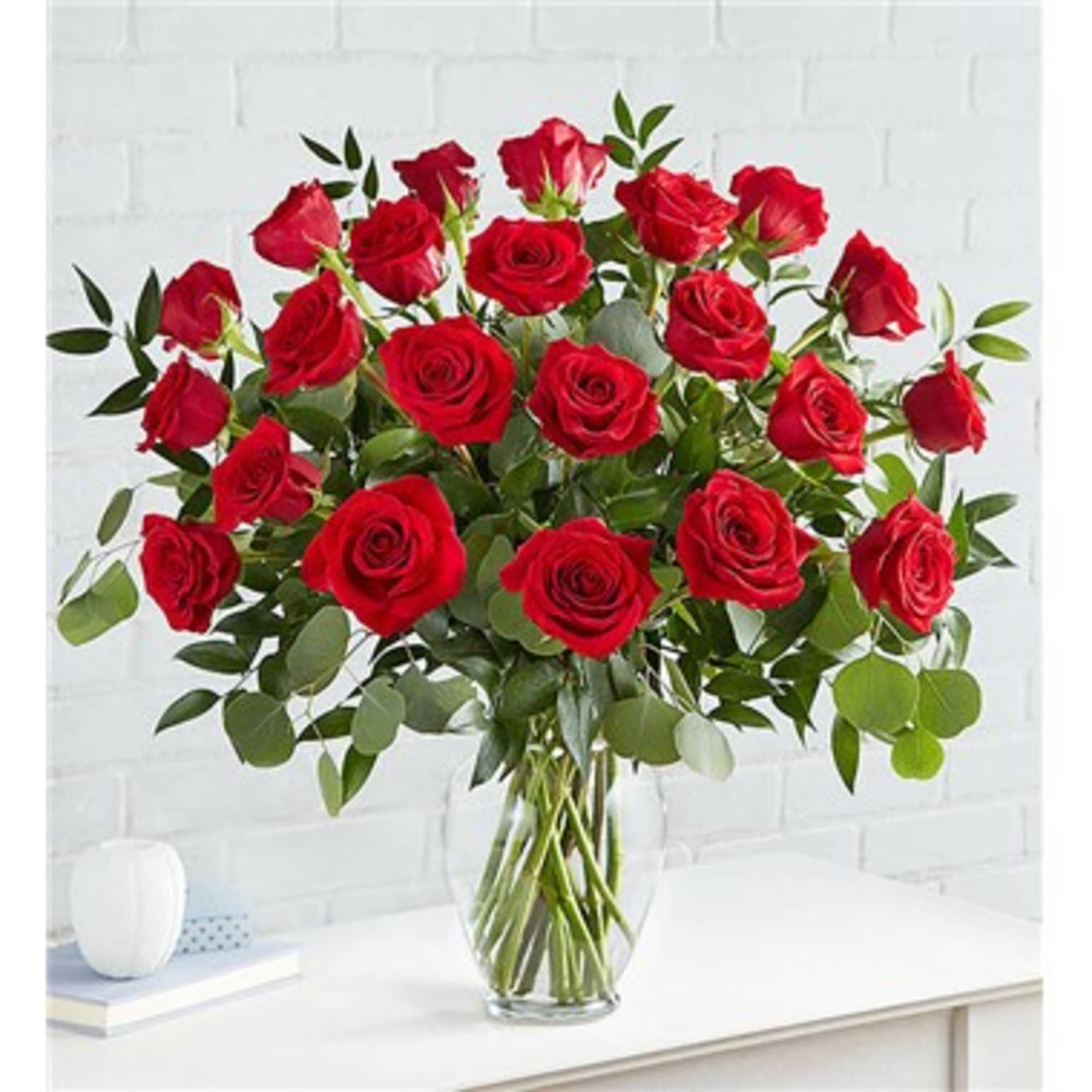 Bouquet of red roses in a clear glass vase