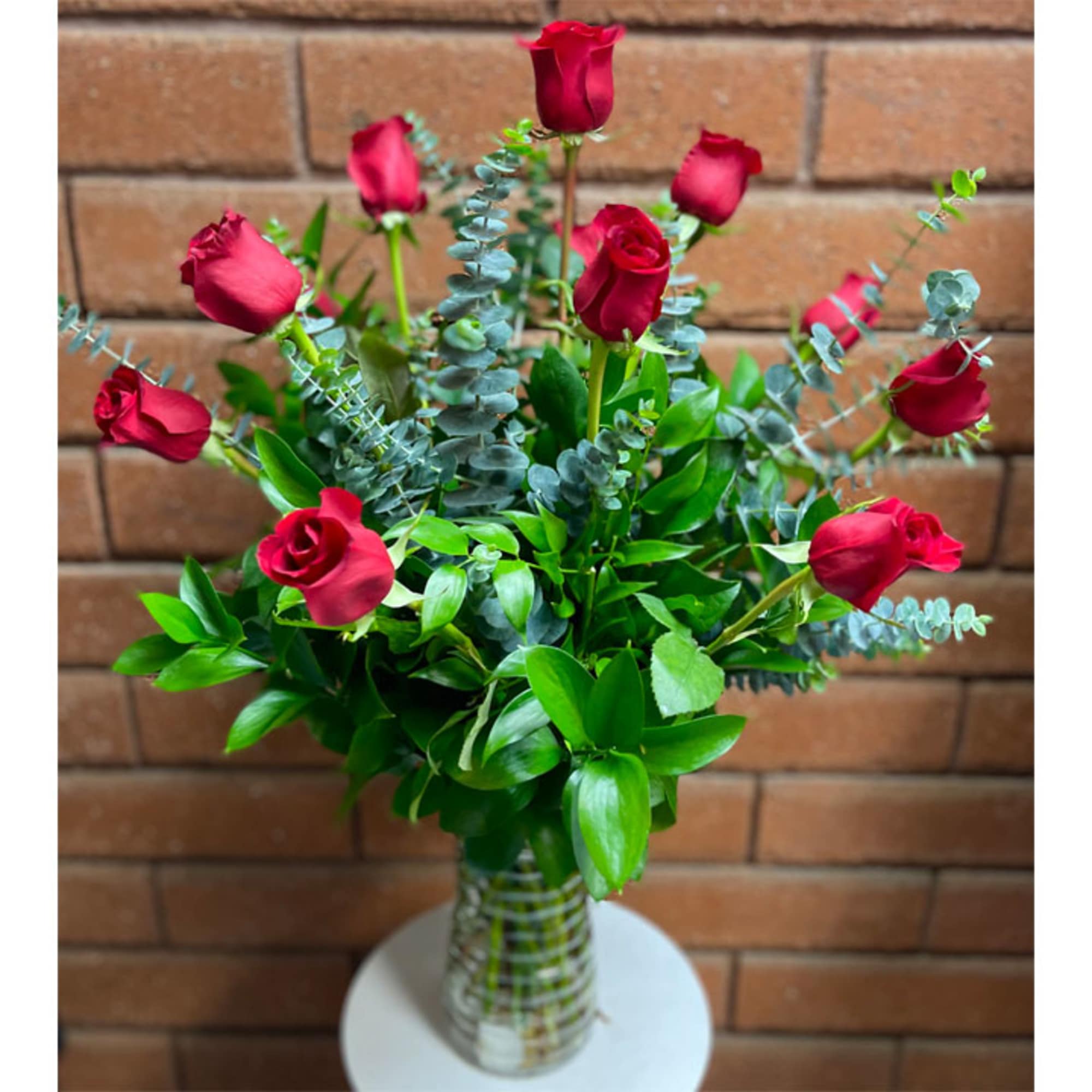 Bouquet of red roses in a clear glass vase