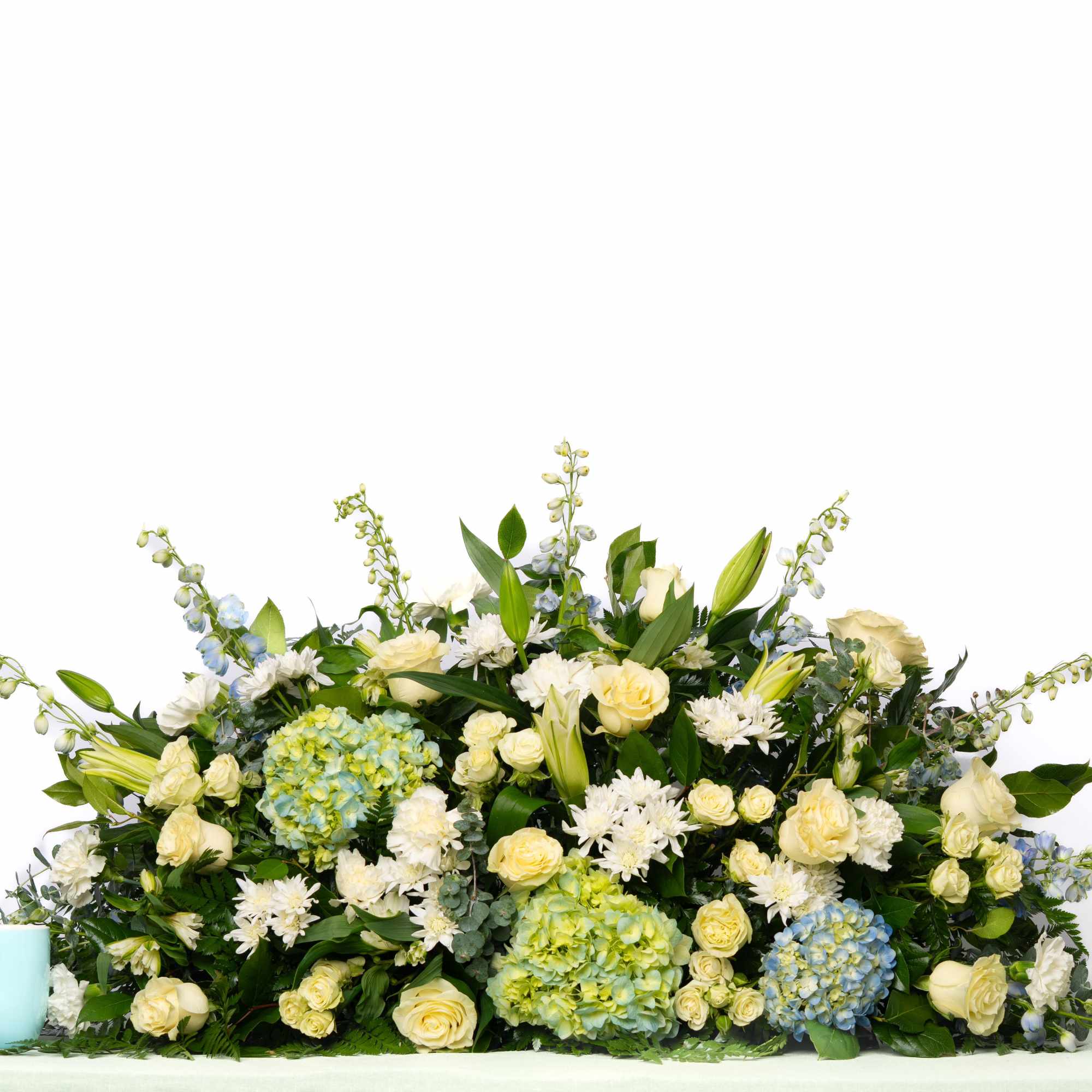 A refined combination of white and blue florals creates a peaceful and