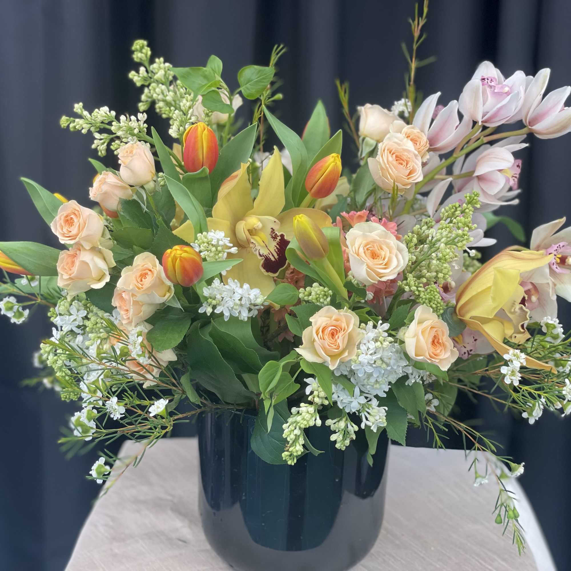 Garden Breeze is a soft, sunlit arrangement that captures the gentle beauty