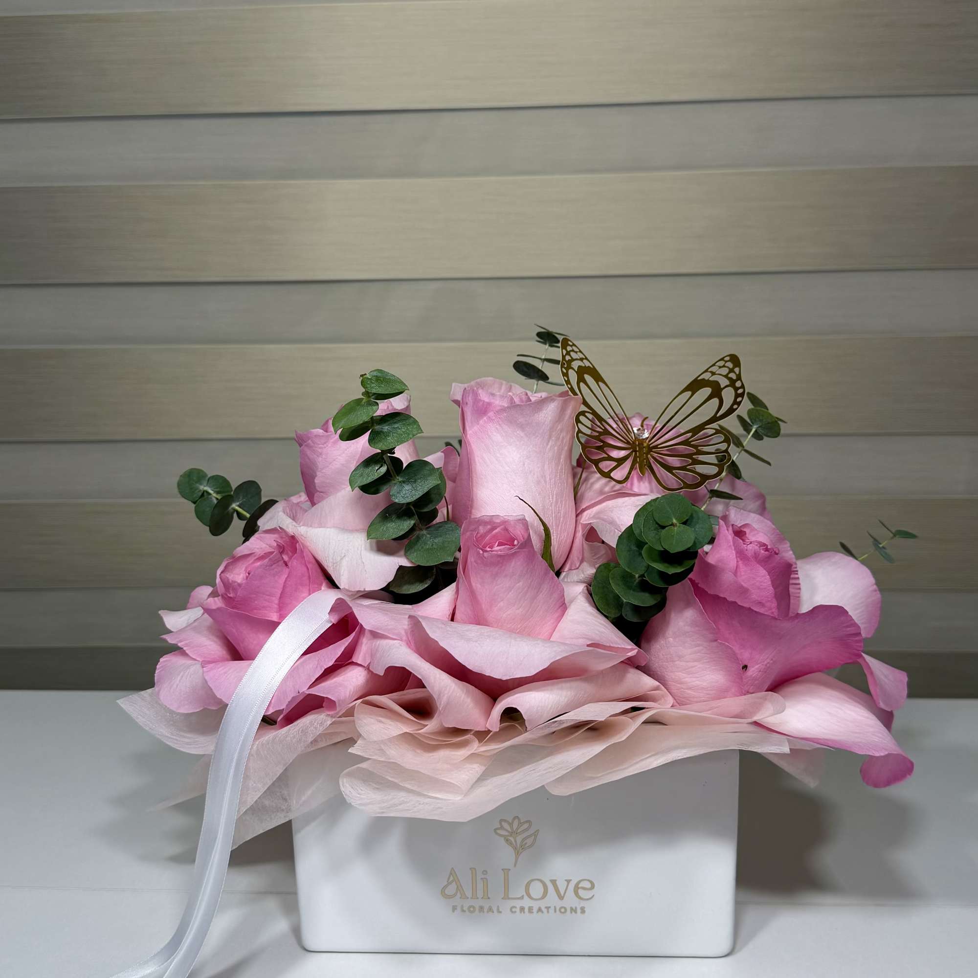 Luxury blush pink rose flower box handcrafted with premium fresh roses and, photo 3 of 3