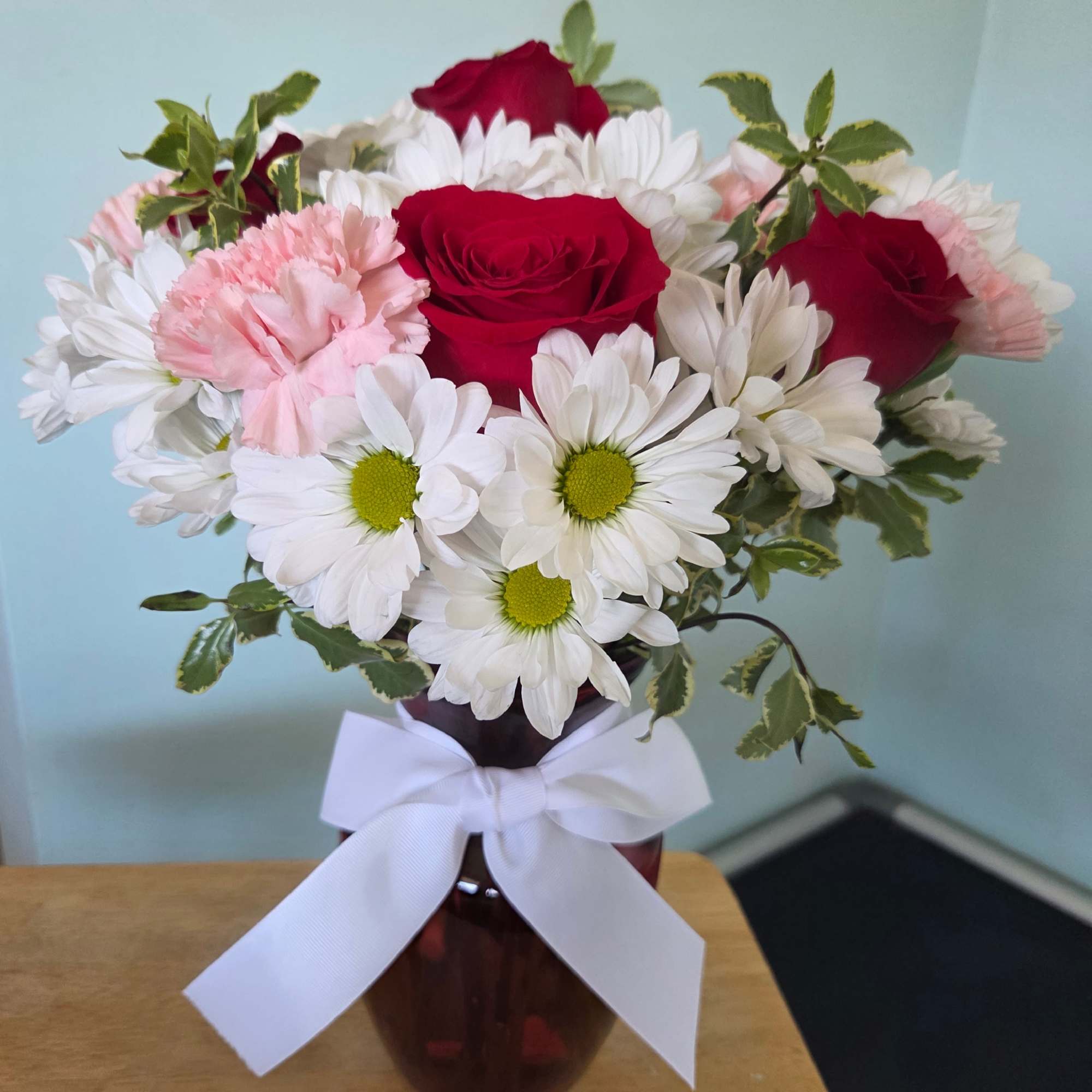 Filled with 14-18 stems of white, pink and red. 
Displayed in a