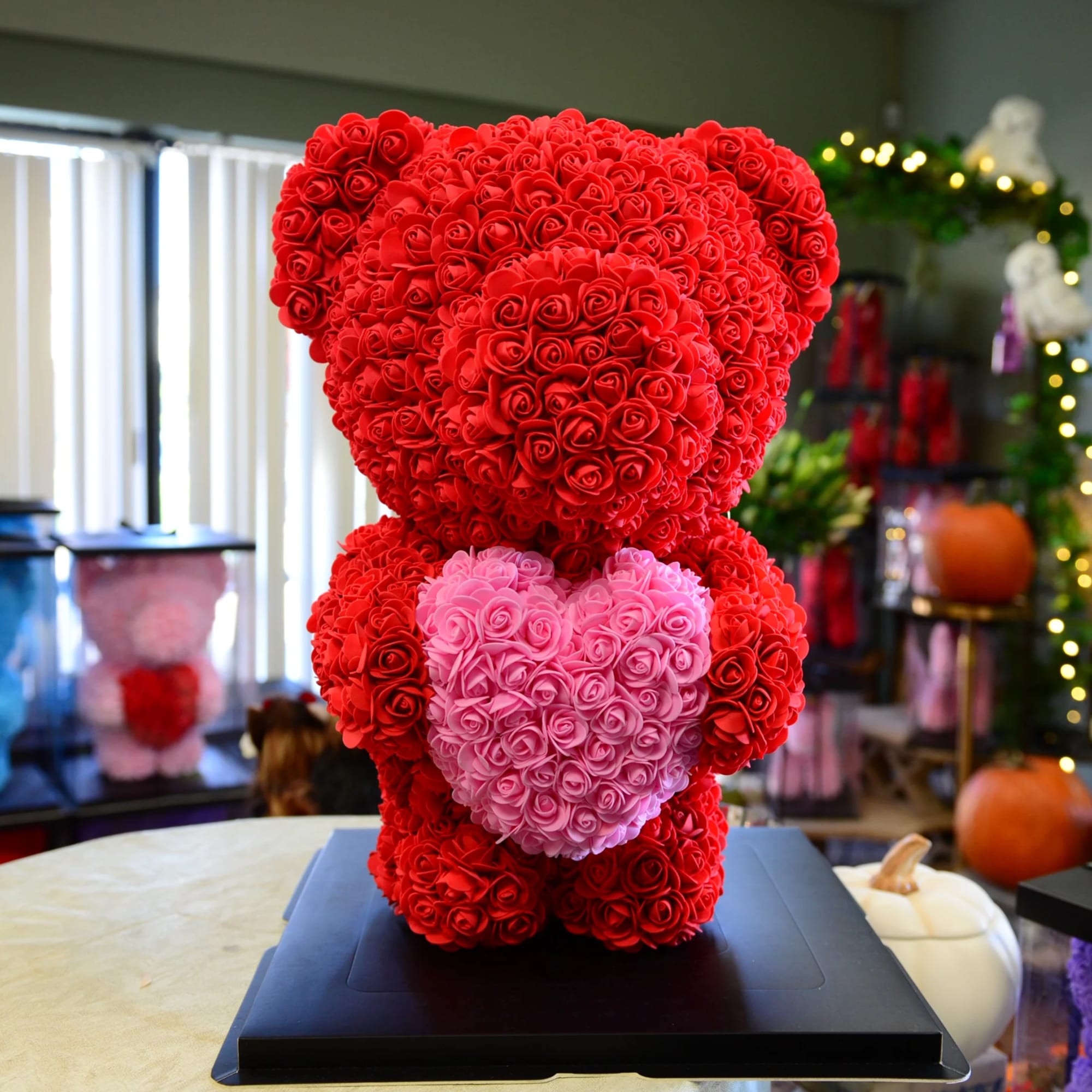 These gorgeous Teddy bear are made of soft synthetic fabric roses in