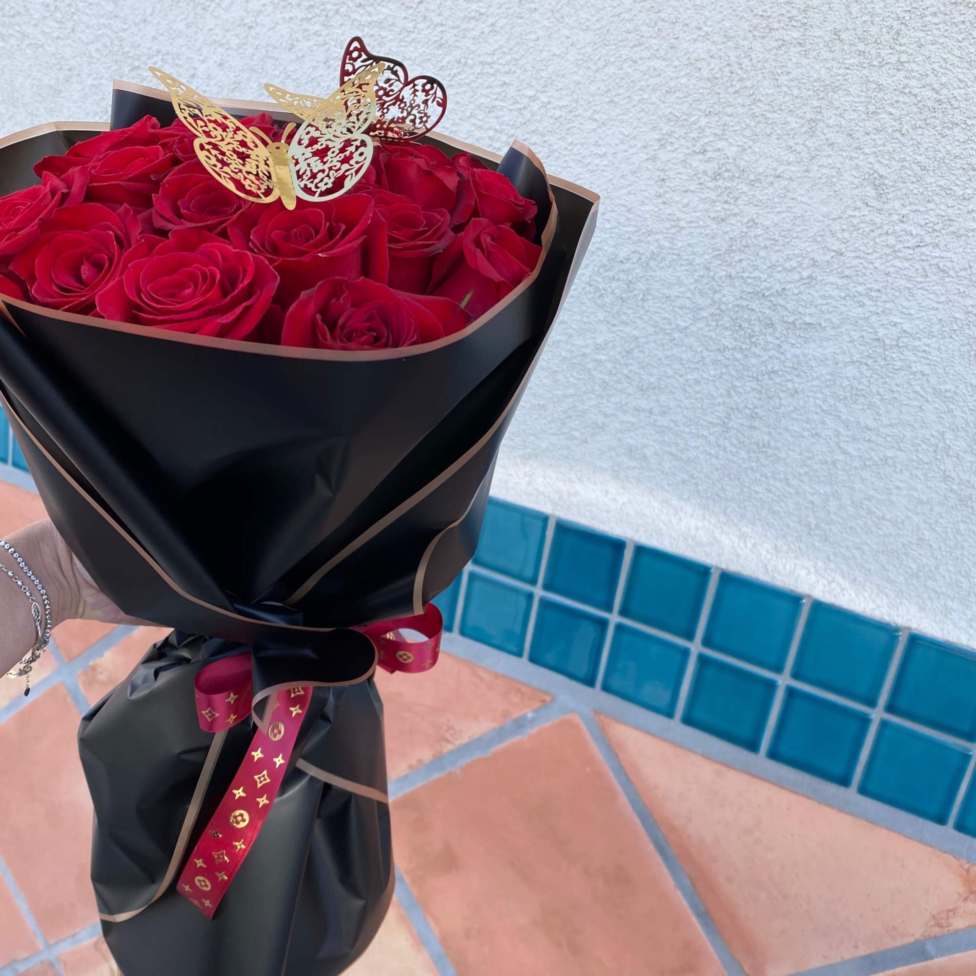 Wrapped roses bouquet is perfect to hand to someone on her birthday